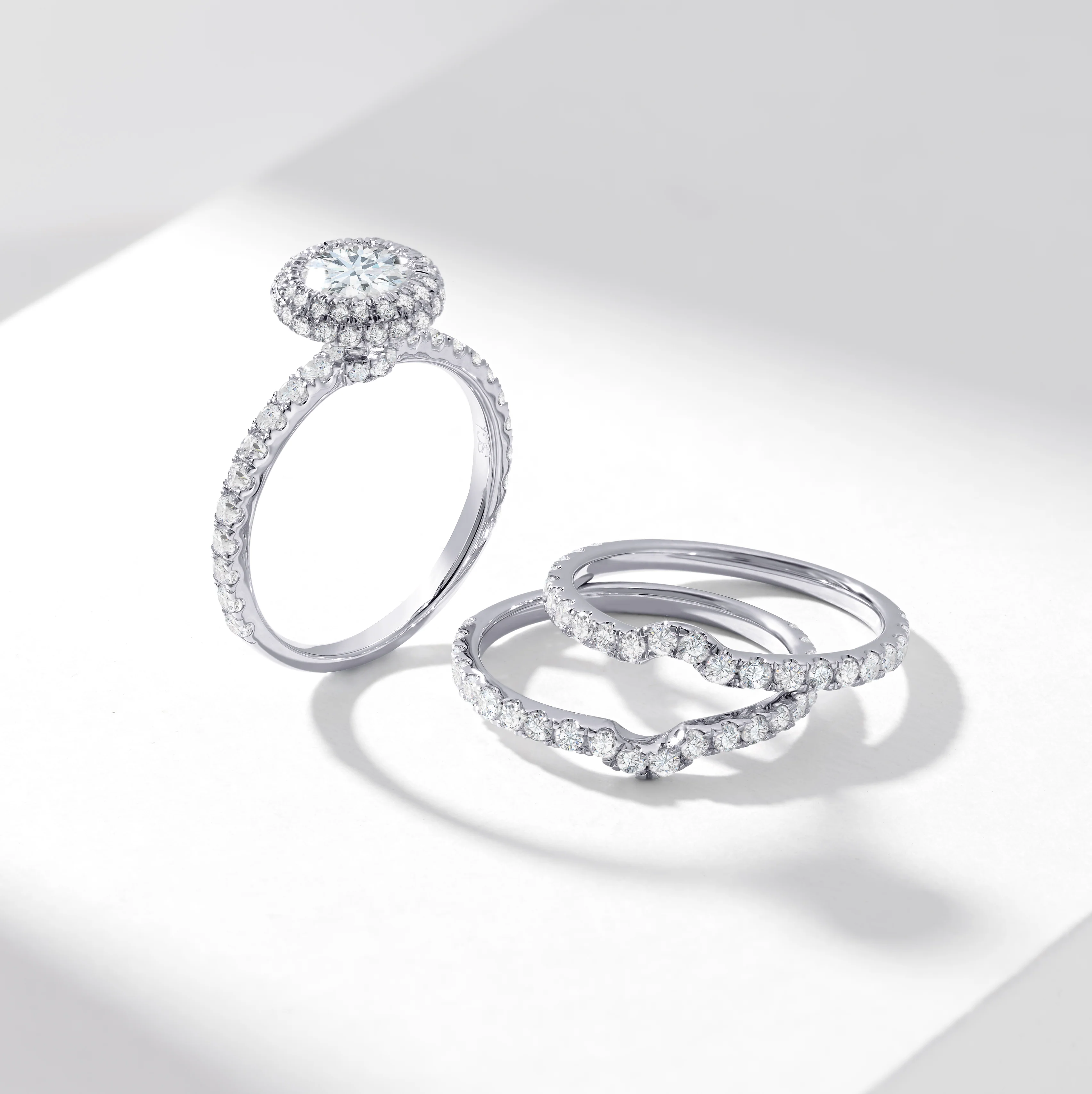 1.0ct Round Brilliant Diamond With Halo And Fine Claw Set Shoulders Bridal Set 2.35tdw - Image 2