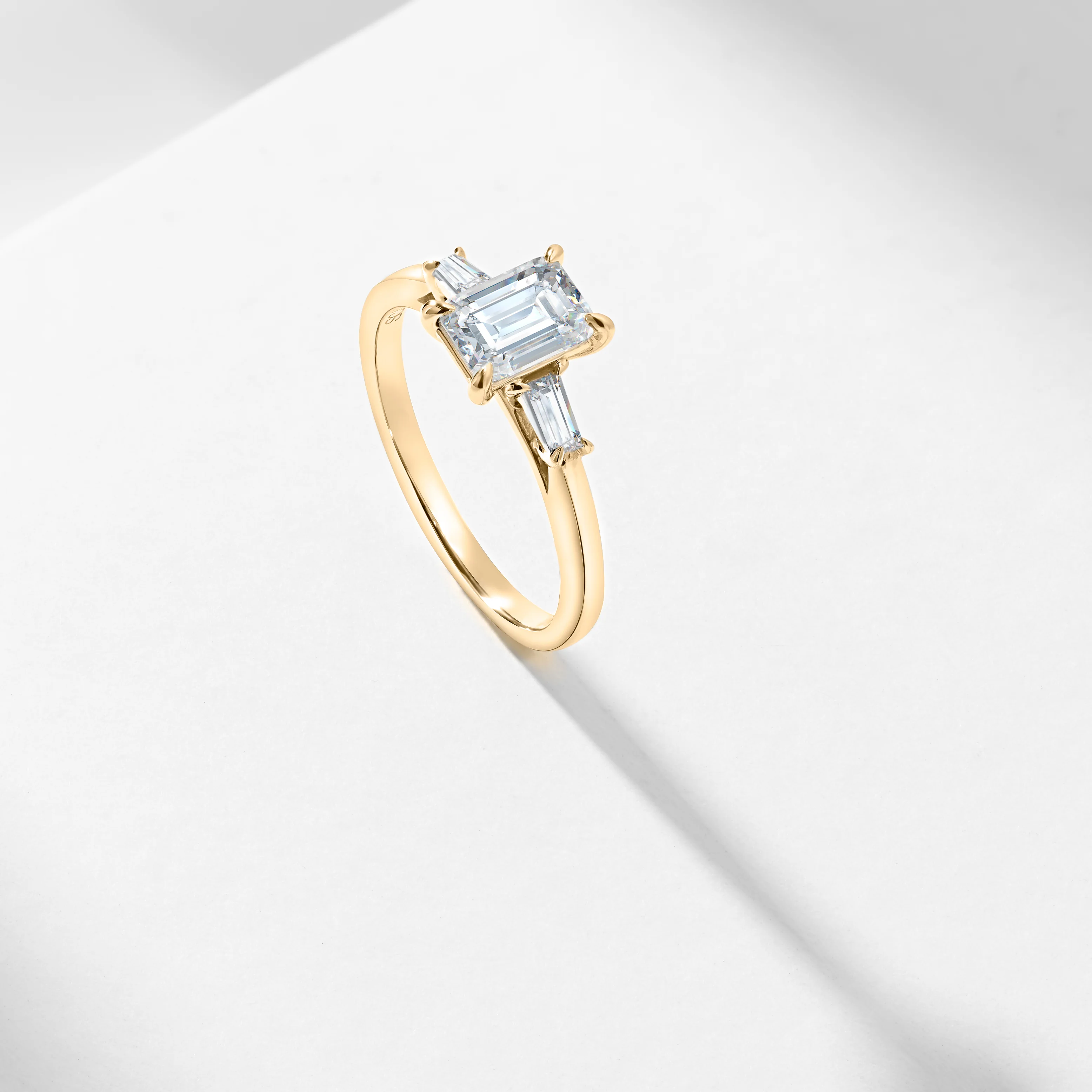 1.5ct Emerald Cut Diamond With Tapered Baguette Shoulders Trilogy Ring 1.62tdw - Image 4
