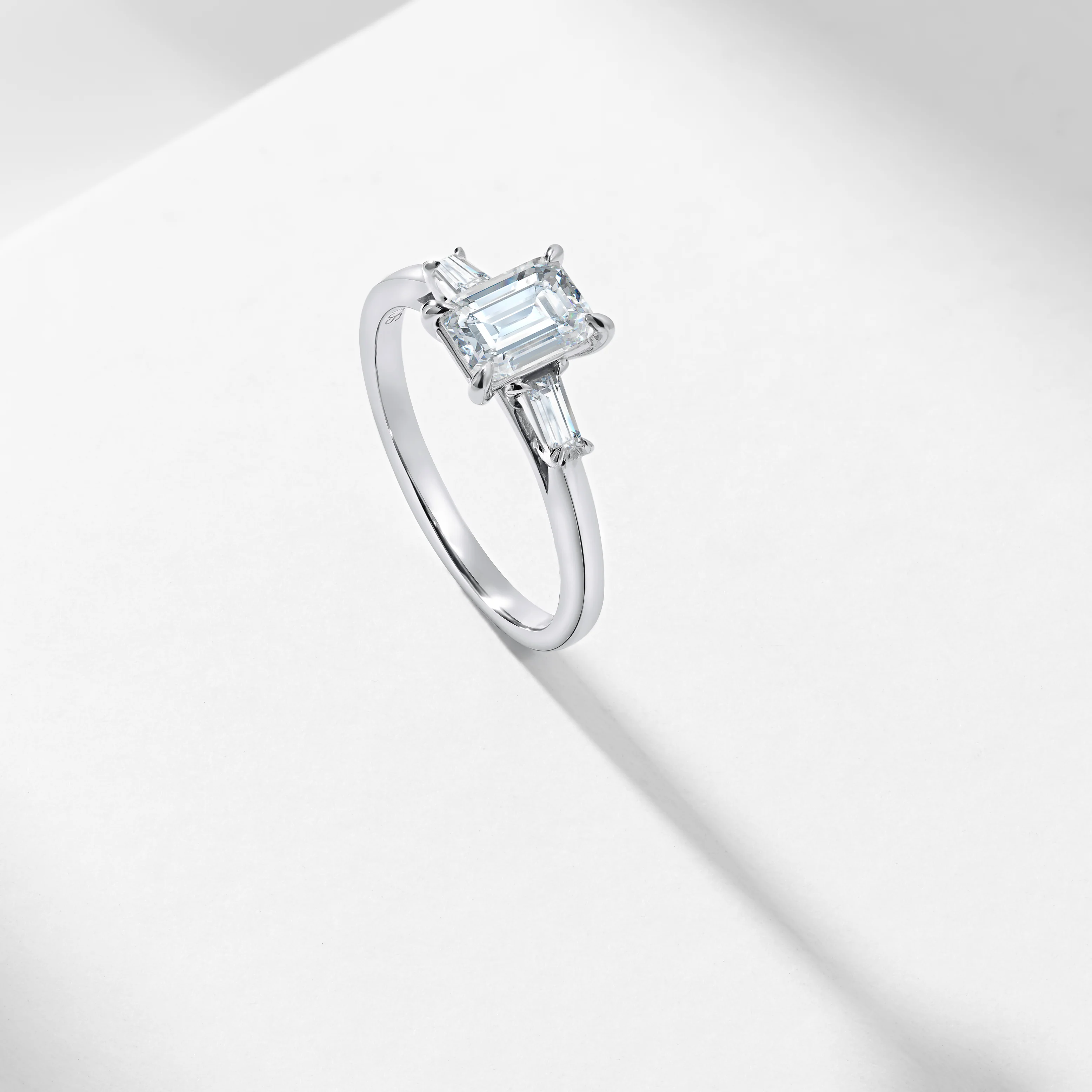 1.5ct Emerald Cut Lab Diamond With Tapered Baguette Shoulders Trilogy Ring 1.62tdw - Image 4