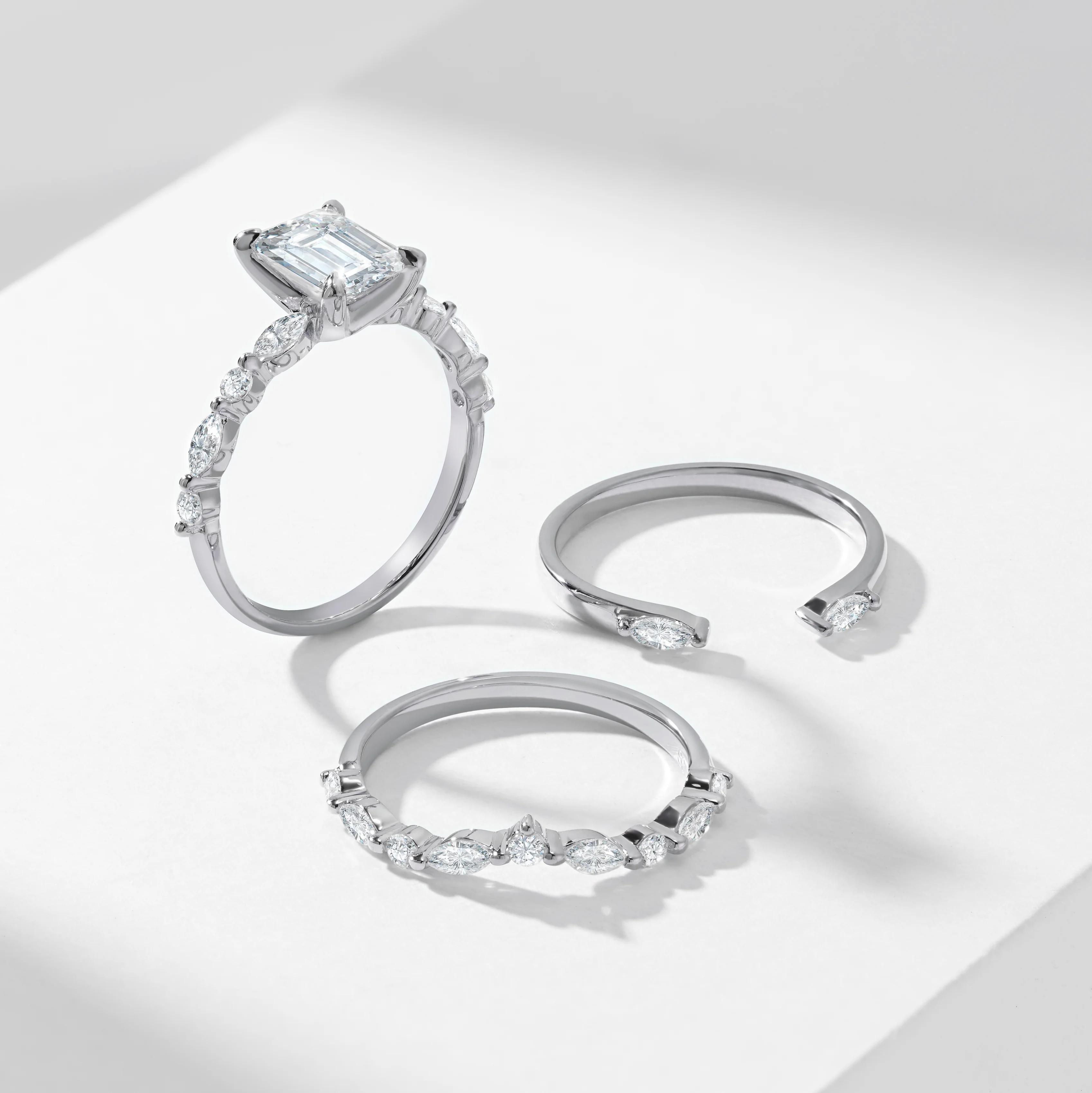 1.5ct Radiant Diamond Solitaire With Marquise And Round Brilliant Shoulder Contour And Open Gap Bridal Set 2.0tdw - Image 3
