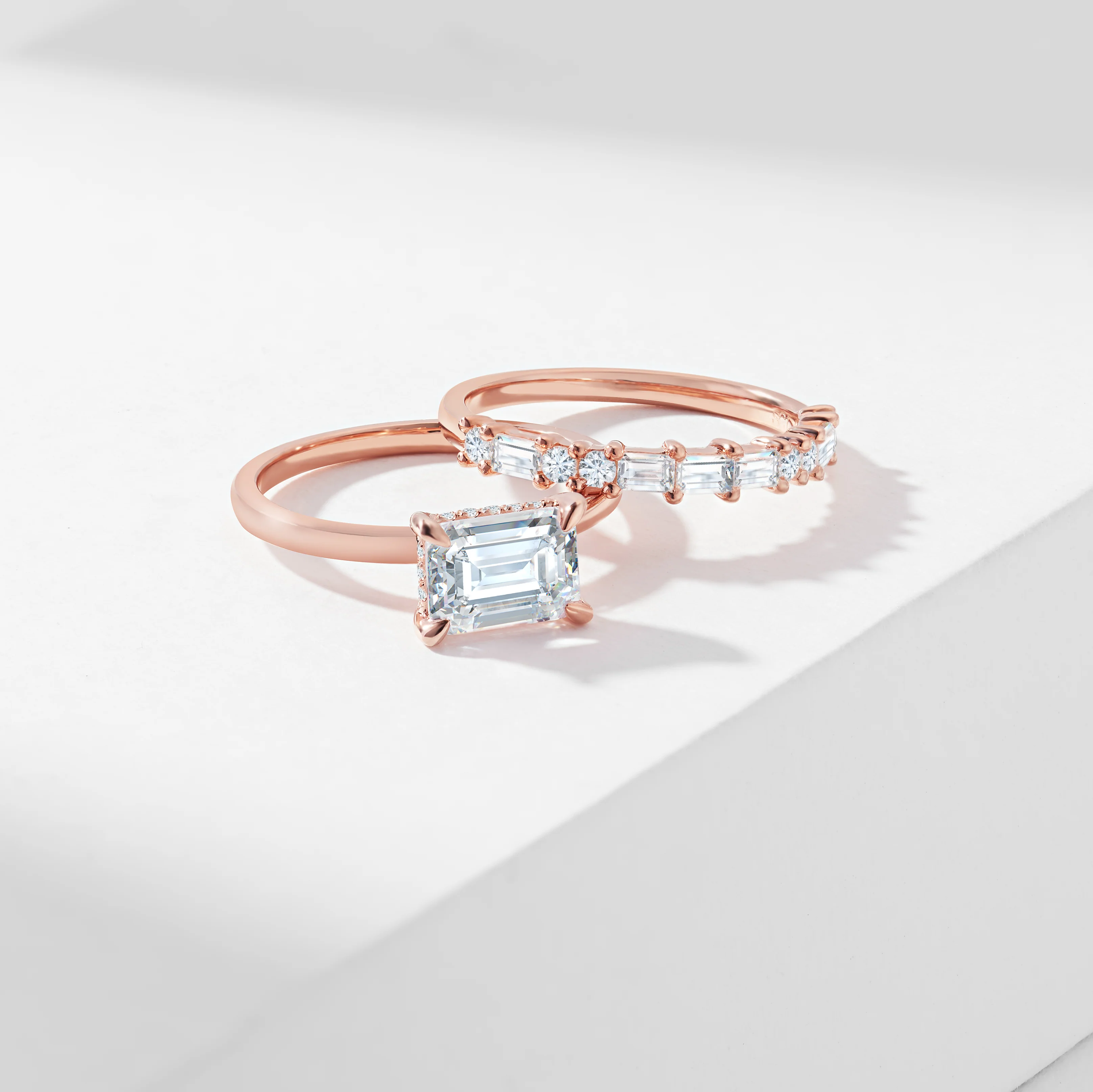 1.75ct East West Emerald Cut Diamond Solitaire With Baguette And Round Brilliant Diamond Bridal Set 2.40tdw - Image 4