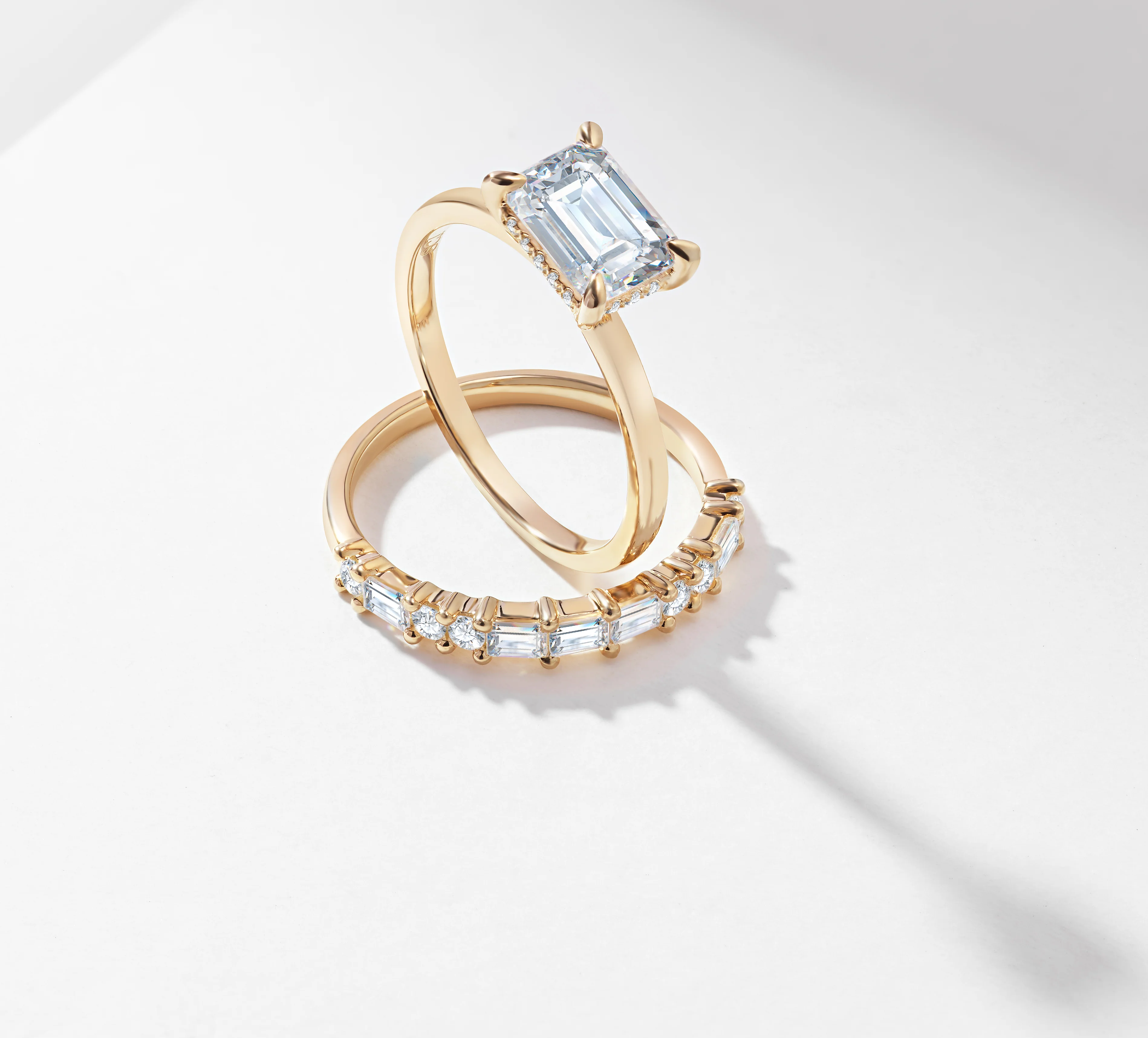 1.75ct East West Emerald Cut Lab Diamond Solitaire With Baguette And Round Brilliant Diamond Bridal Set 2.40tdw - Image 3