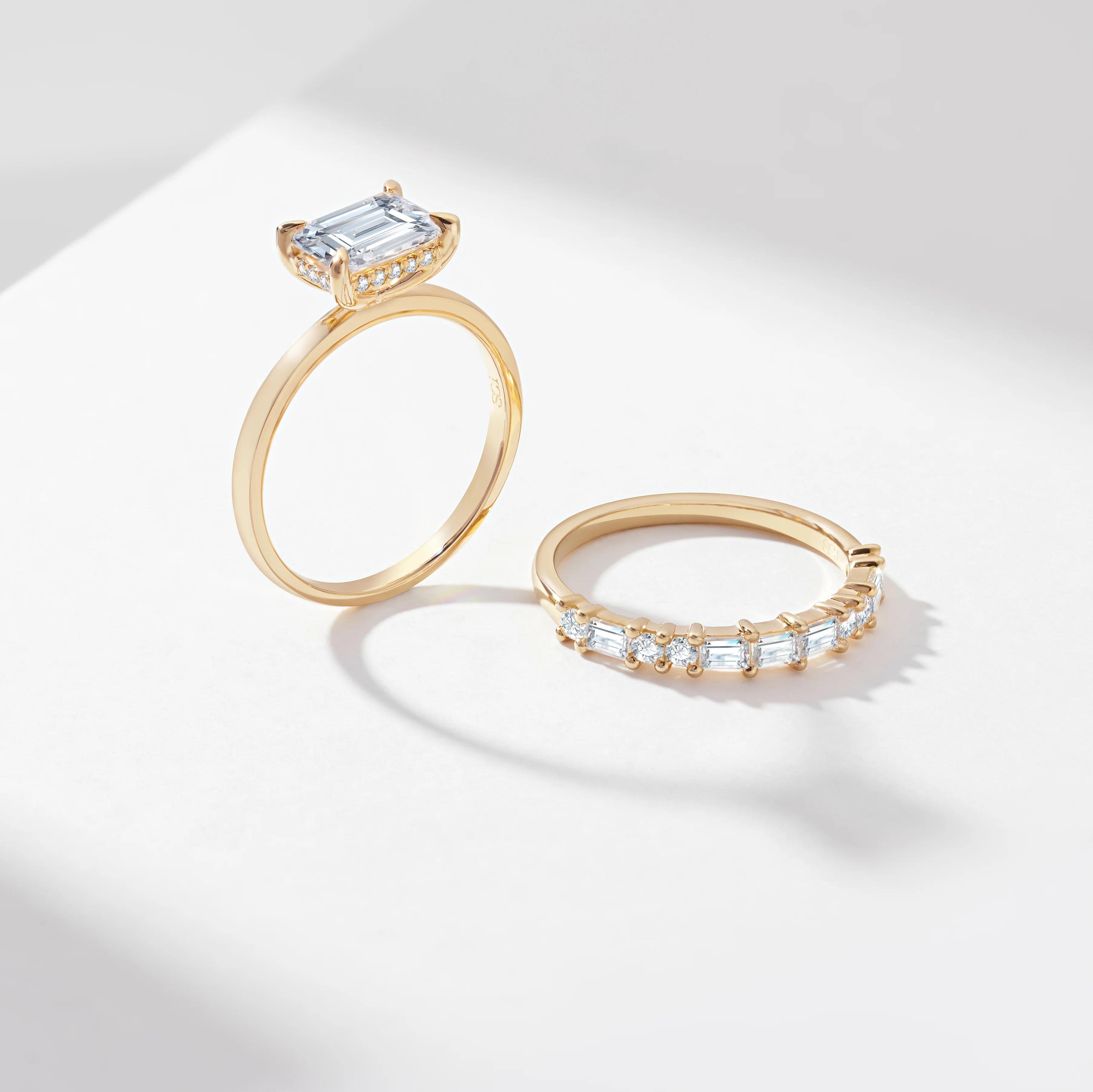 1.75ct East West Emerald Cut Lab Diamond Solitaire With Baguette And Round Brilliant Diamond Bridal Set 2.40tdw - Image 4