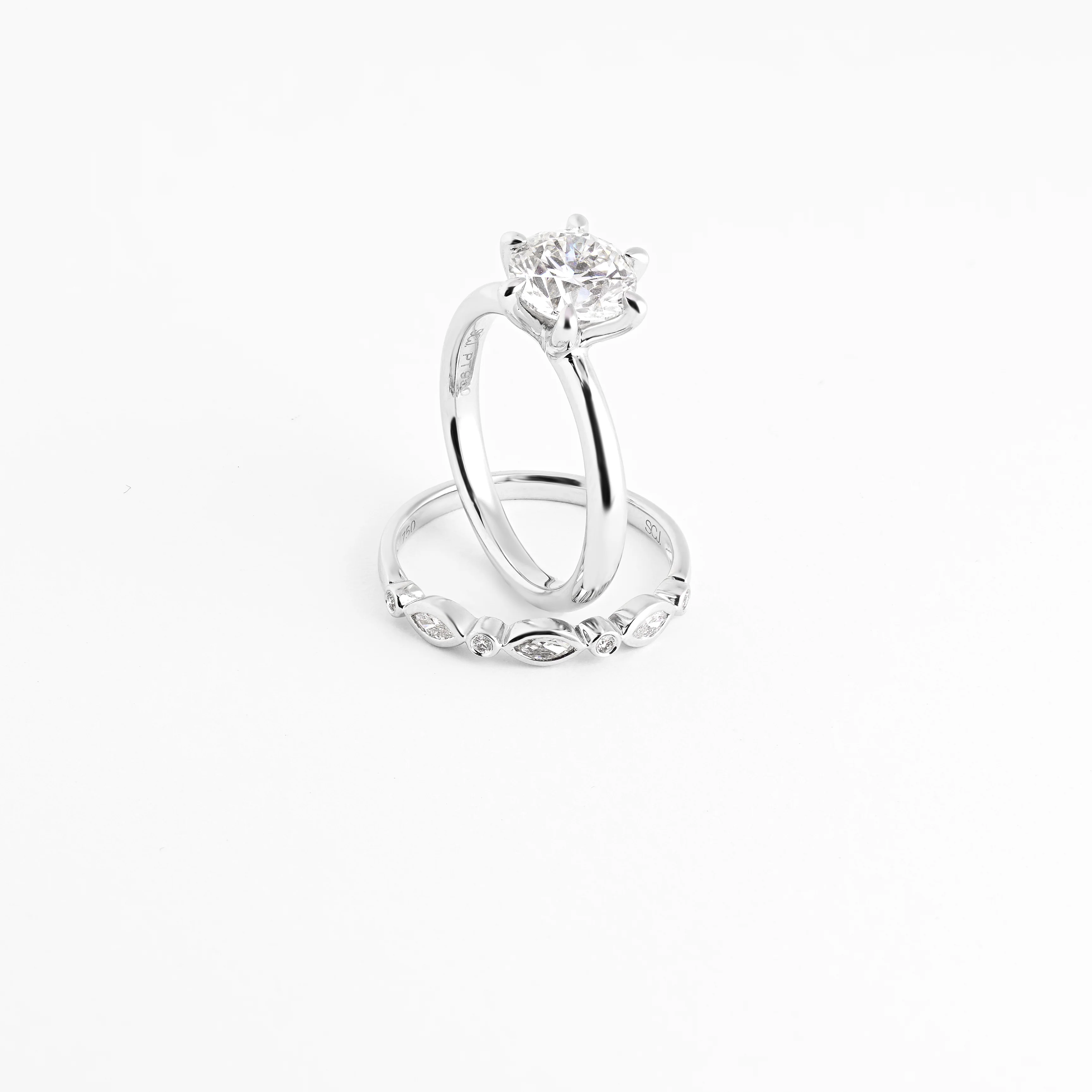 18K White Gold 0.20tdw Marquise And Round Brilliant Diamond Bezel Wedding Band Ring - Image 3