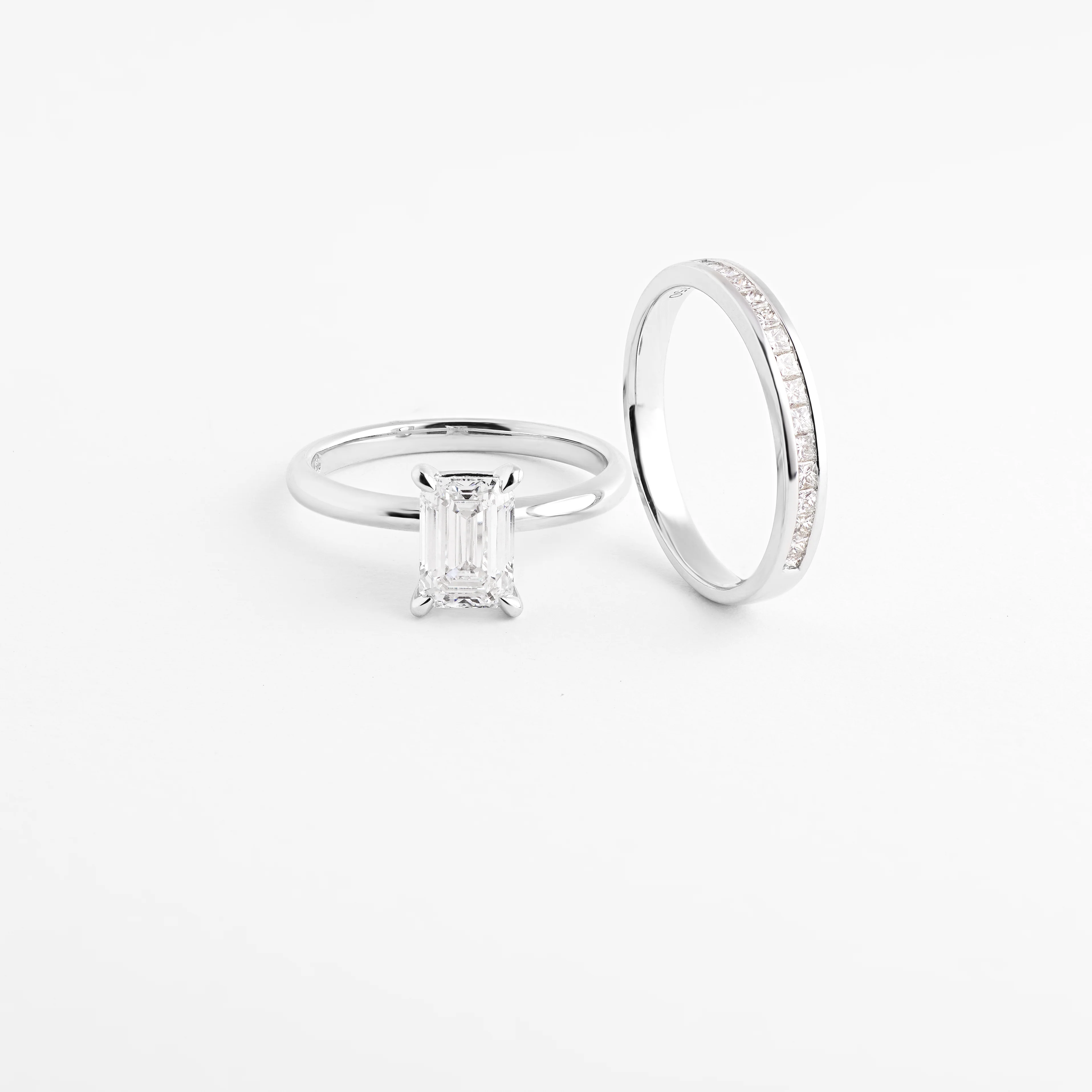 18K White Gold 0.35tdw Princess Cut Diamond Channel Set Wedding / Eternity Ring - Image 3
