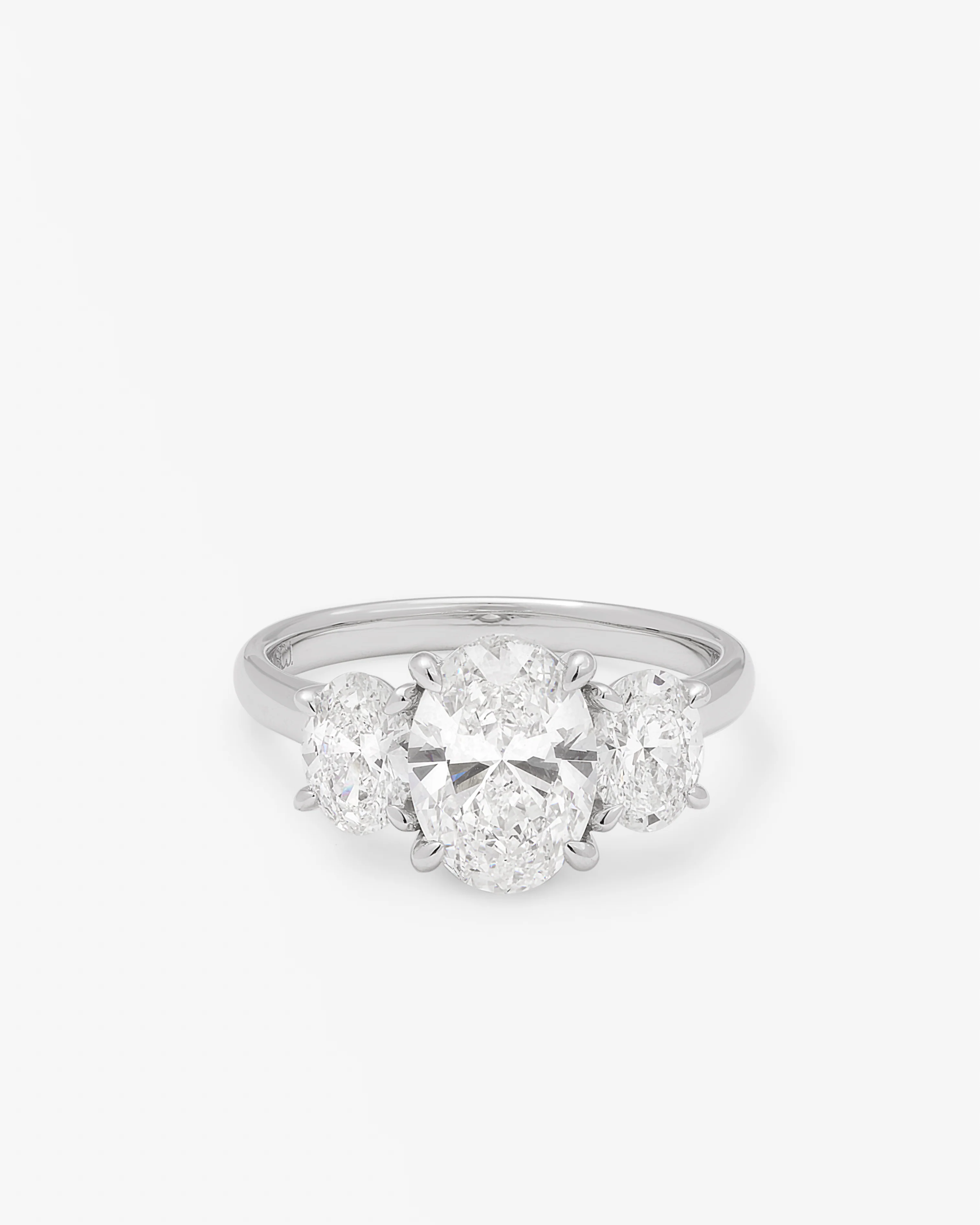 18K White Gold 2ct Oval Lab Diamond Centre Trilogy Ring 3.0tdw - Image 3