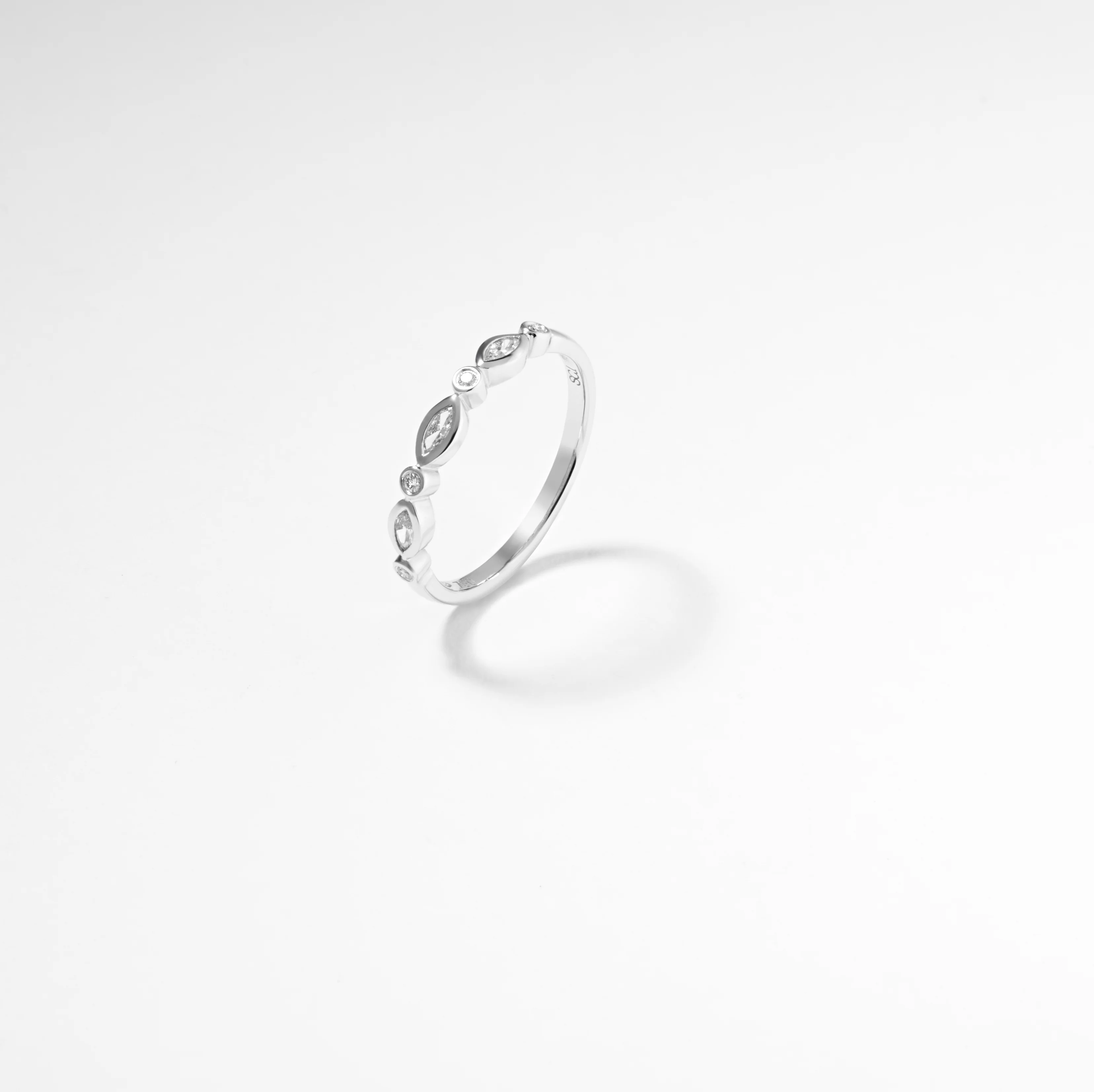 18K White Gold Marquise And Round Brilliant Diamond Bezel Set Band 0.20tdw - Image 3