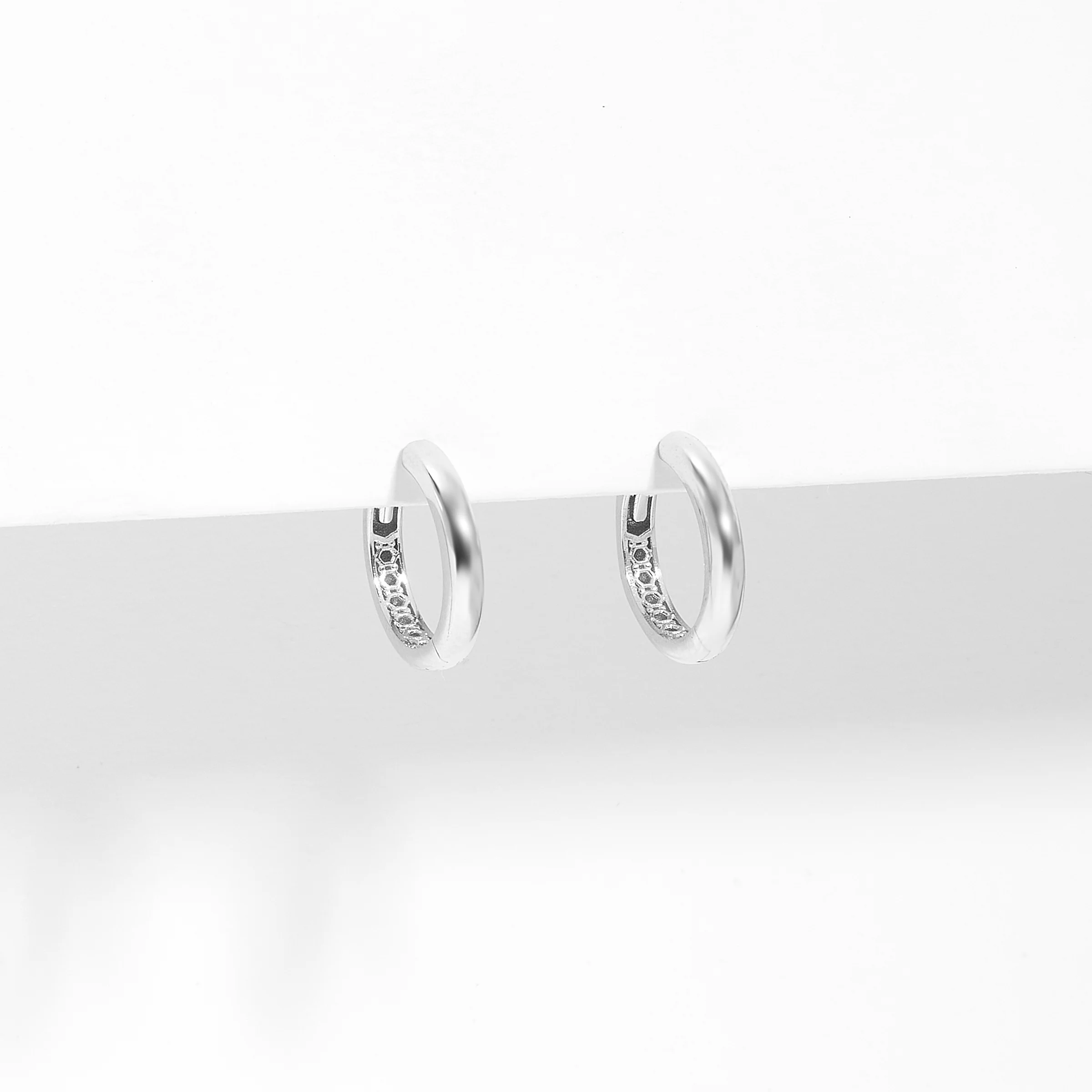18K White Gold Plain Domed Huggie Earrings 10mm - Image 2