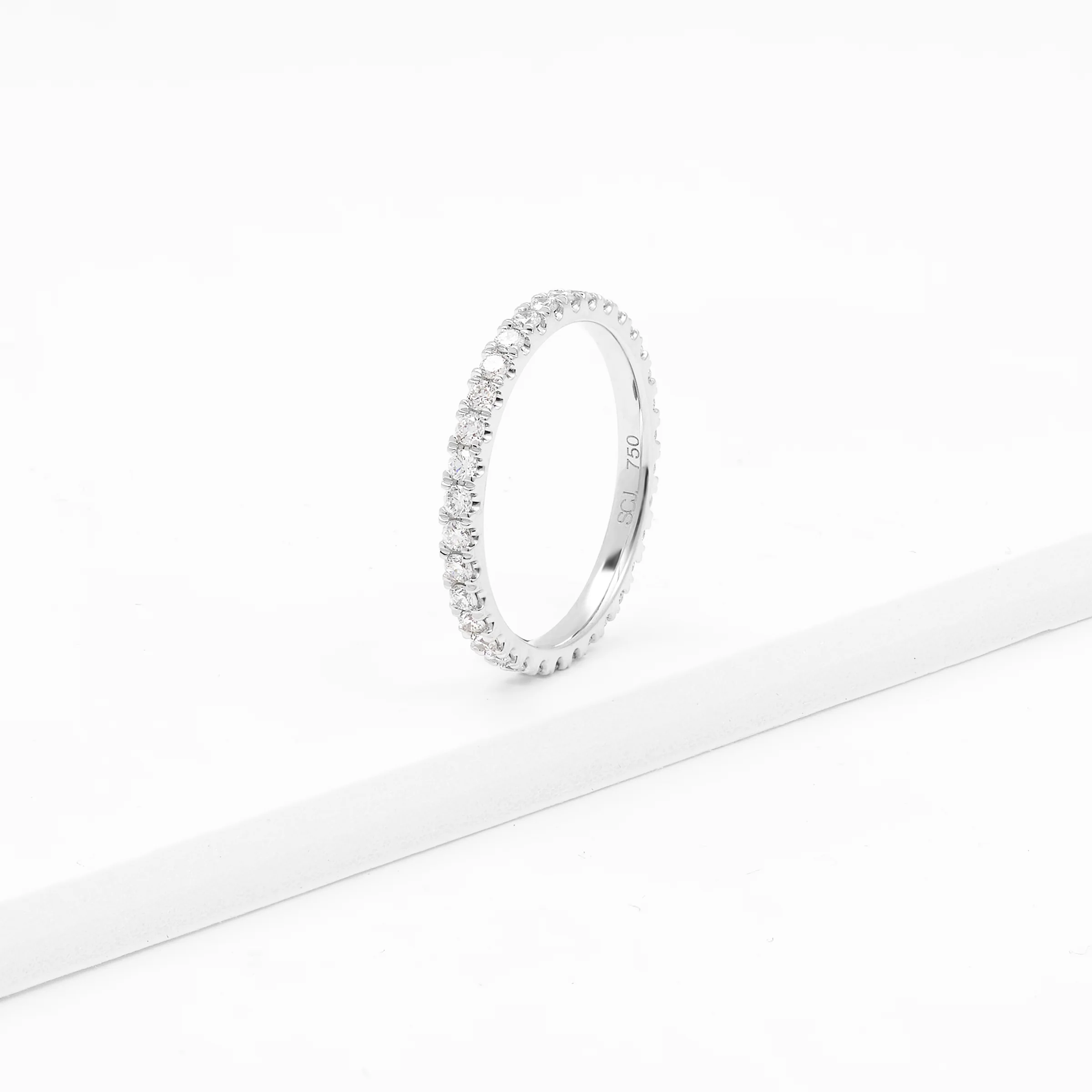 18K White Gold Round Brilliant Lab Diamond Full Eternity Ring 0.65tdw - Image 3