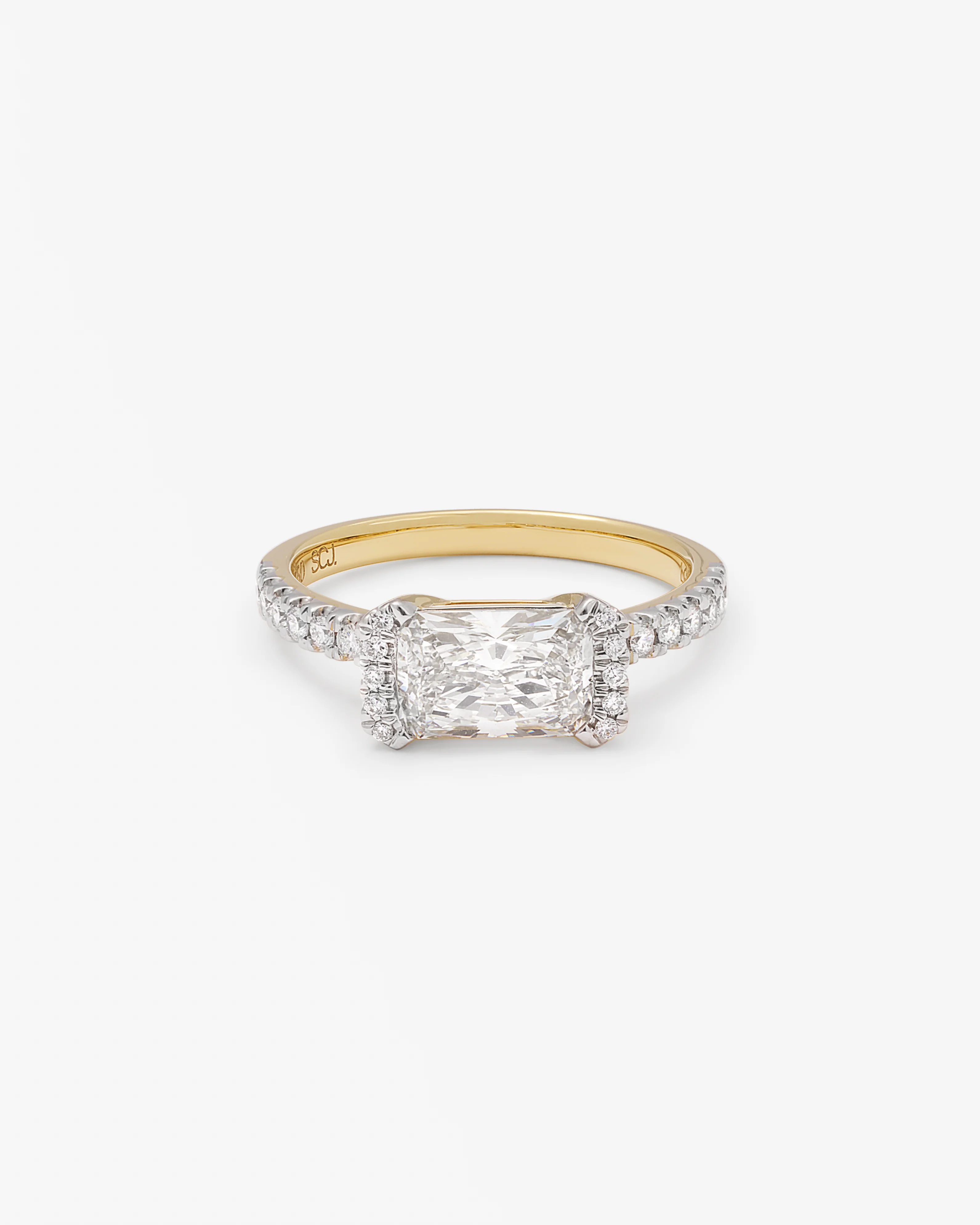 18K Yellow Gold 1.5ct East/West Radiant Lab Diamond With Lab Brilliant Sides and Shoulders Ring 1.75tdw - Image 3