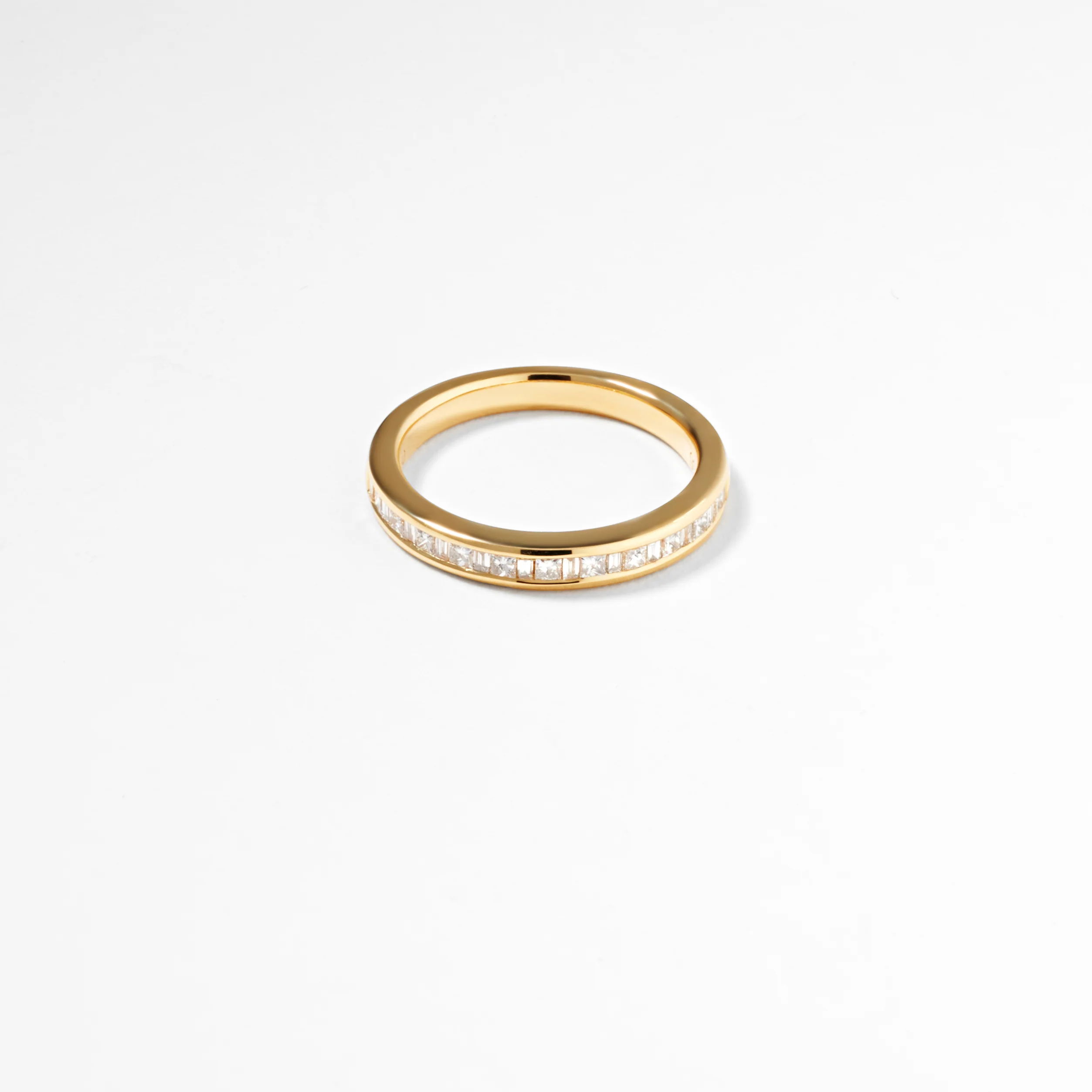18K Yellow Gold Alternating Princess And Baguette Diamond Channel Set Wedder/Eternity Ring 0.29tdw - Image 3