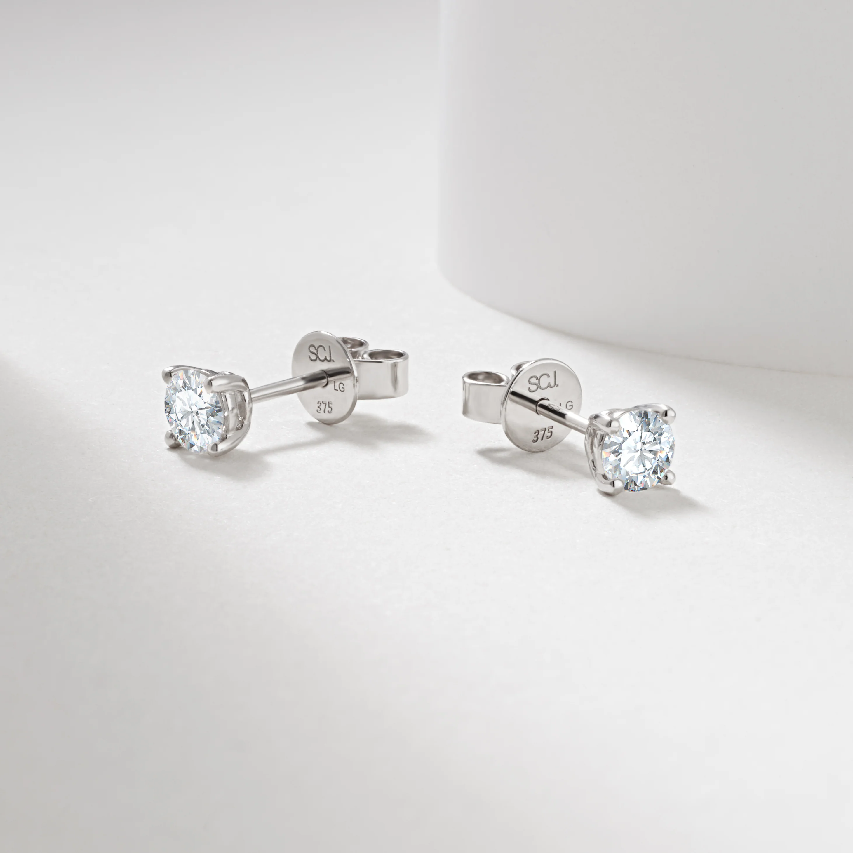 9K Yellow Gold Round Brilliant Lab Diamond Stud Earrings 0.60tdw - Image 3