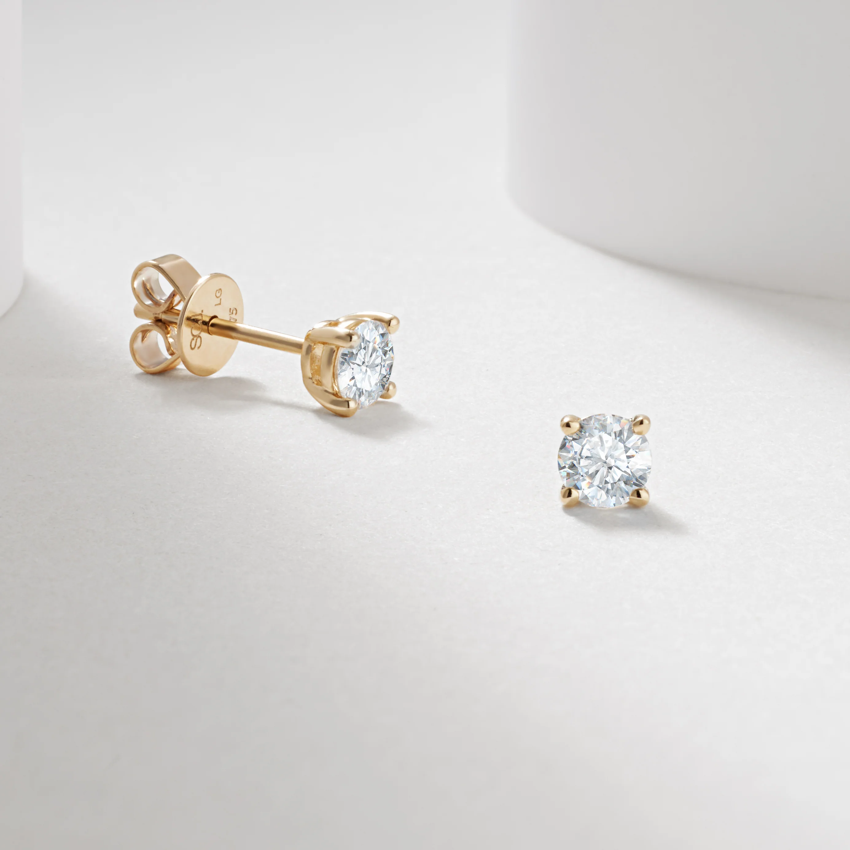9K Yellow Gold Round Brilliant Lab Diamond Stud Earrings 0.60tdw - Image 4