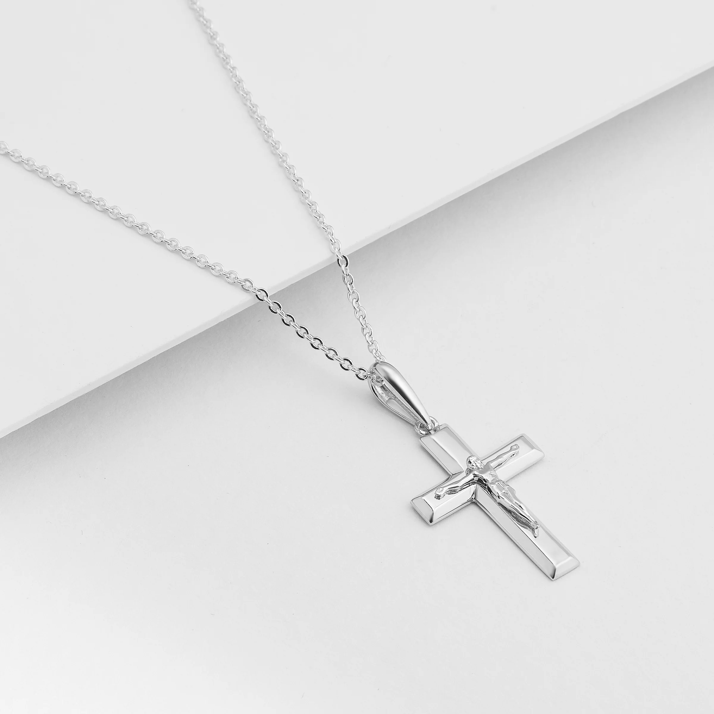 9K White Gold Crucifix Pendant 25x17mm - Image 2