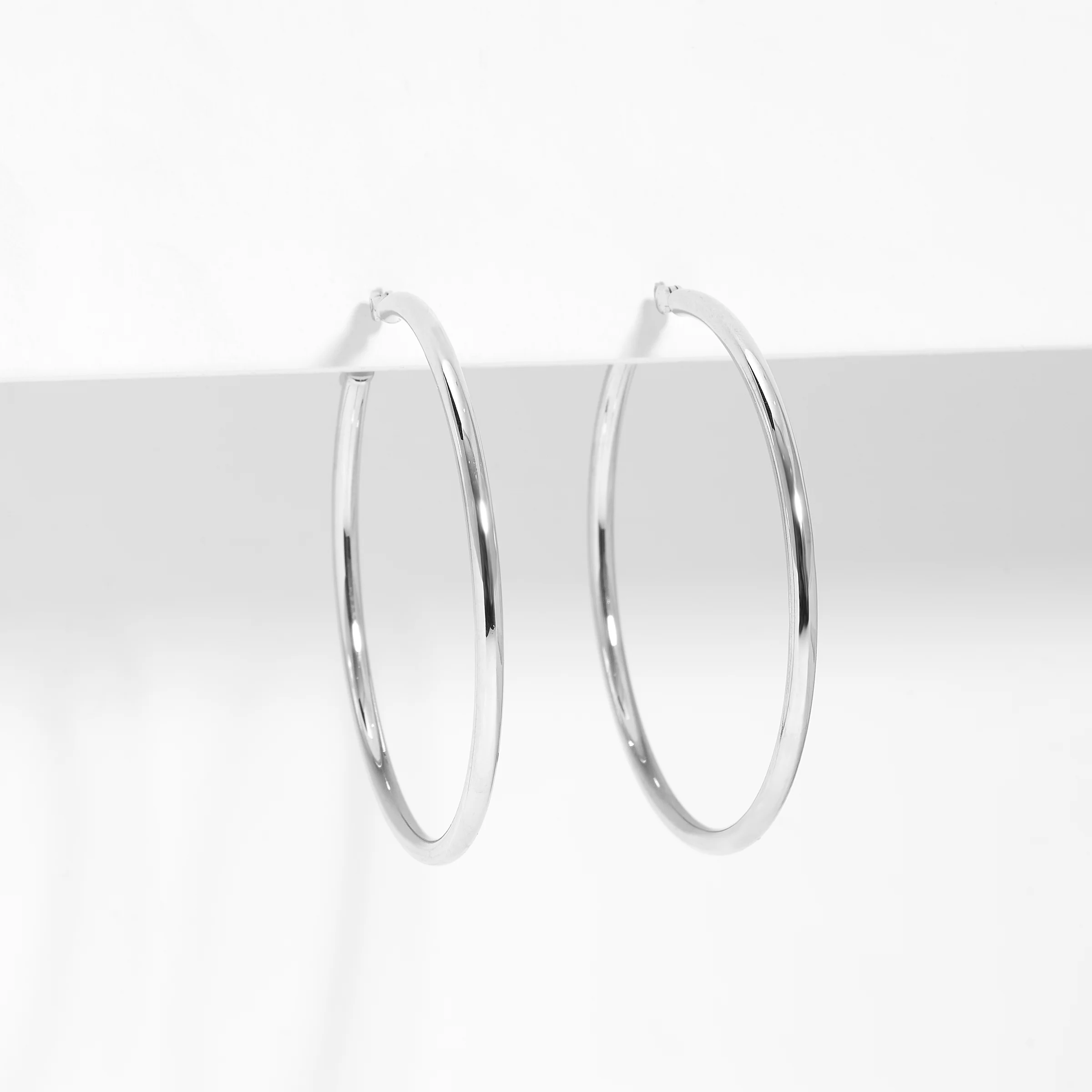 9K White Gold Polished Round Hoop Earrings 35mm - Image 2