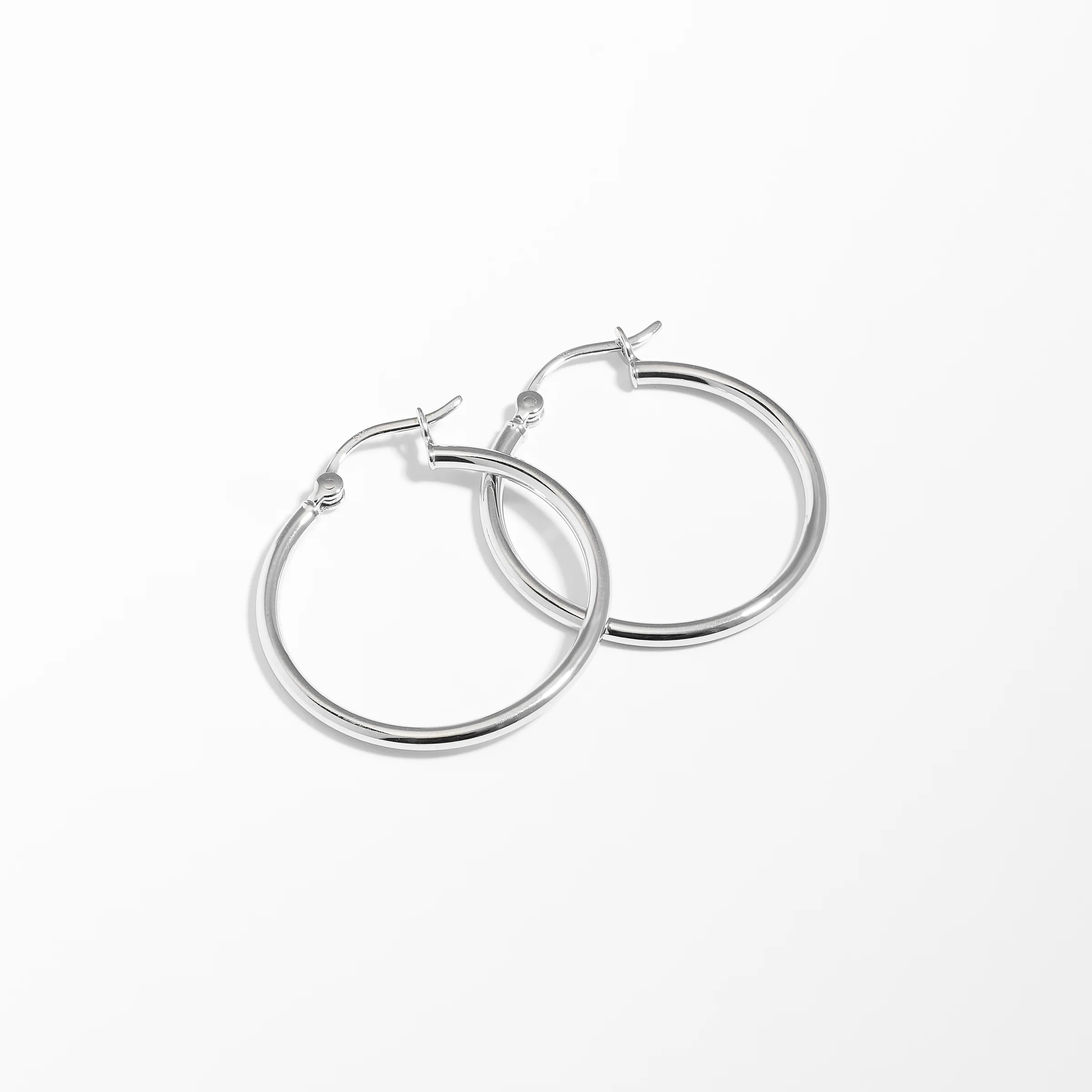 9K White Gold Round Hoop Earrings 20mm. - Image 3