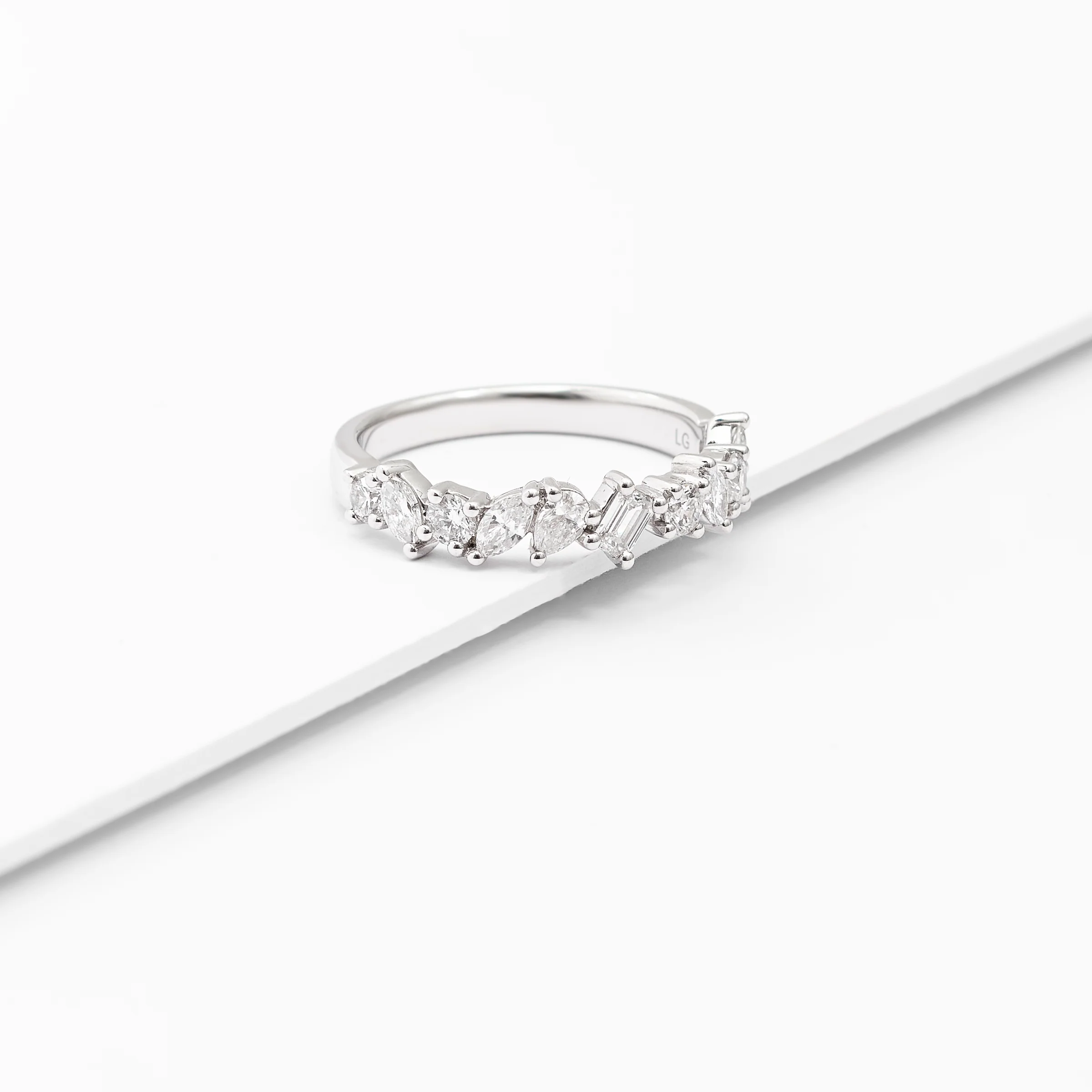 9K White Gold Scattered Lab Diamond Band Ring 0.92tdw - Image 3