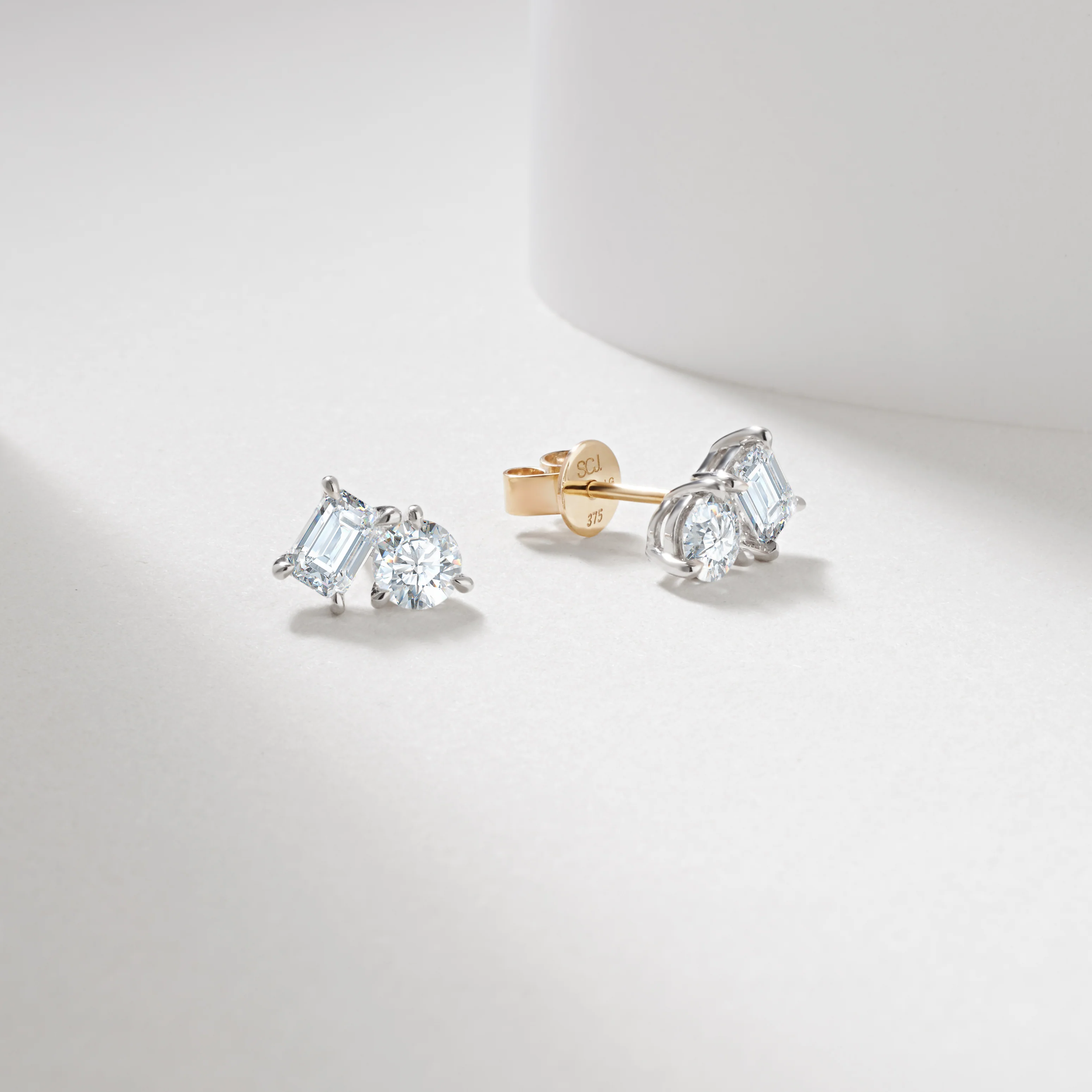 9WY 1.49tdw emerald and round lab diamond claw set toi et moi stud earrings - Image 3