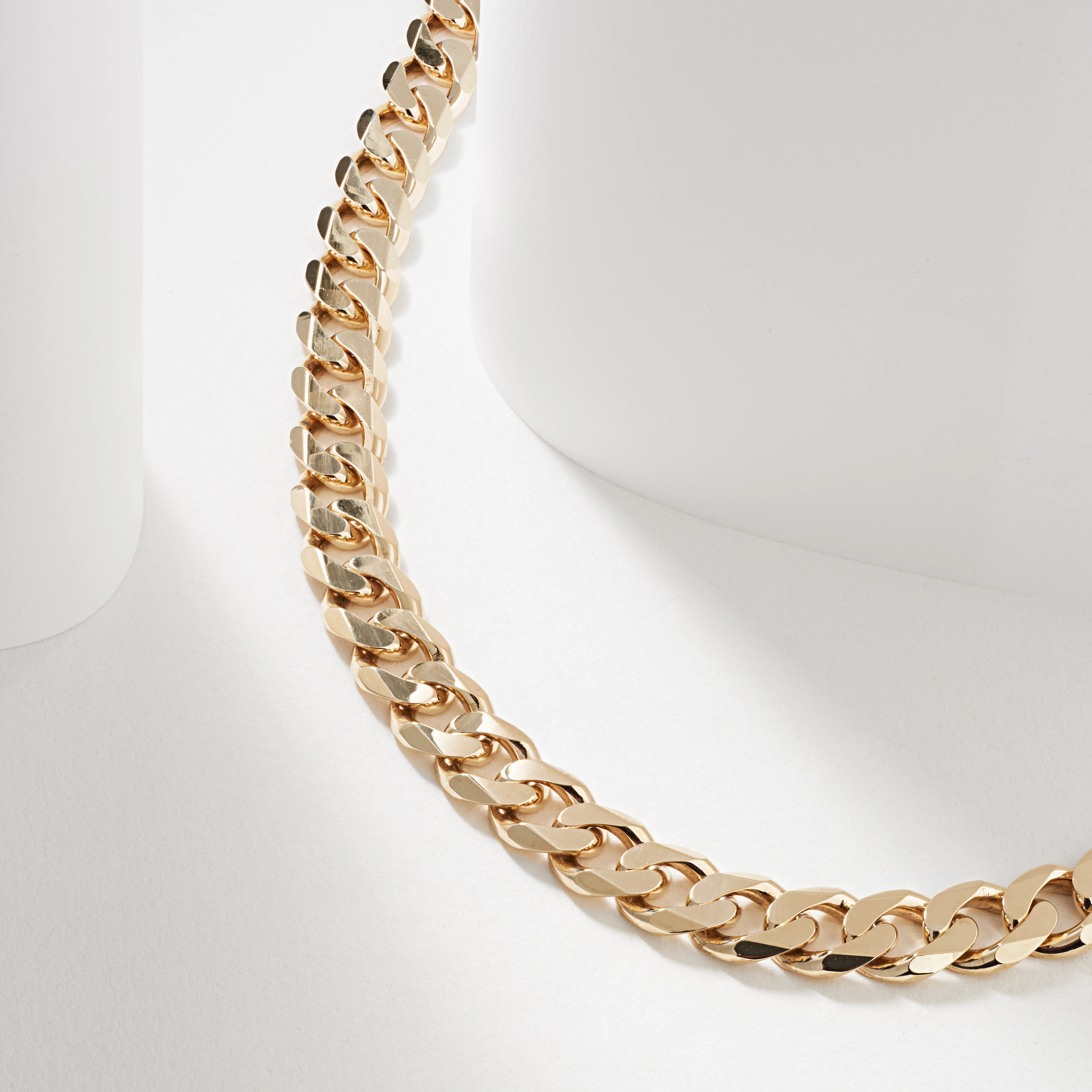 9K Yellow Gold 7mm Solid Curb Link Chain 55cm - Image 3