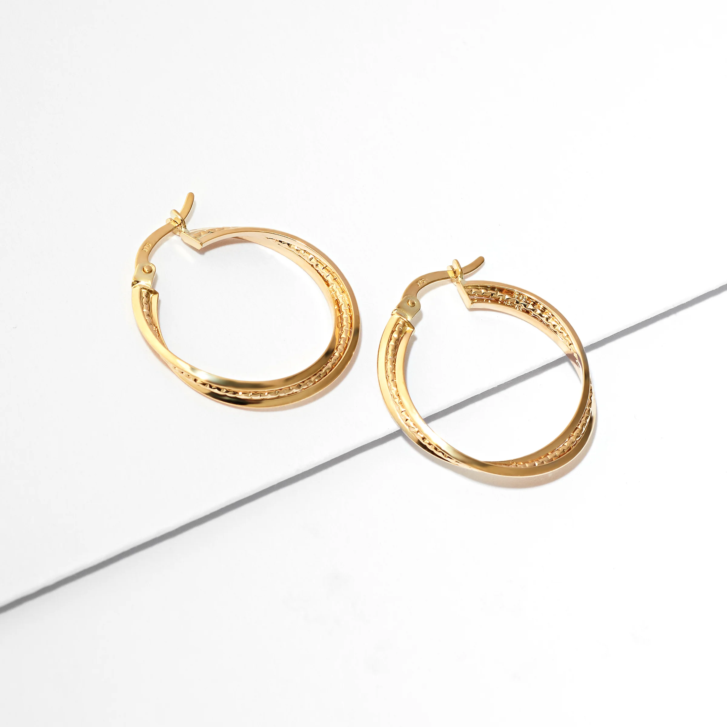 9K Yellow Gold Crossover Hoop Earrings 20mm - Image 3