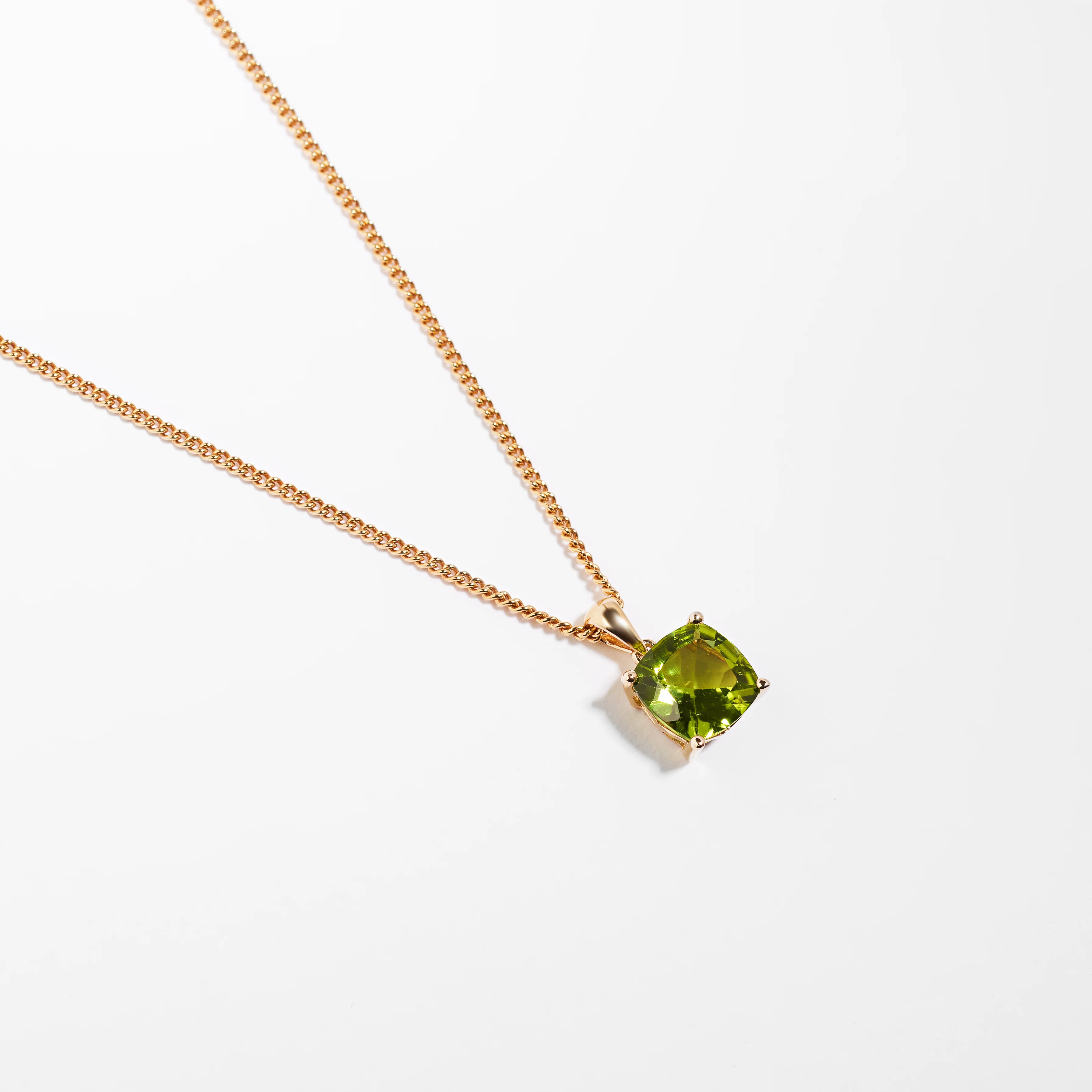 9K Yellow Gold Peridot August Birthstone Pendant - Image 3