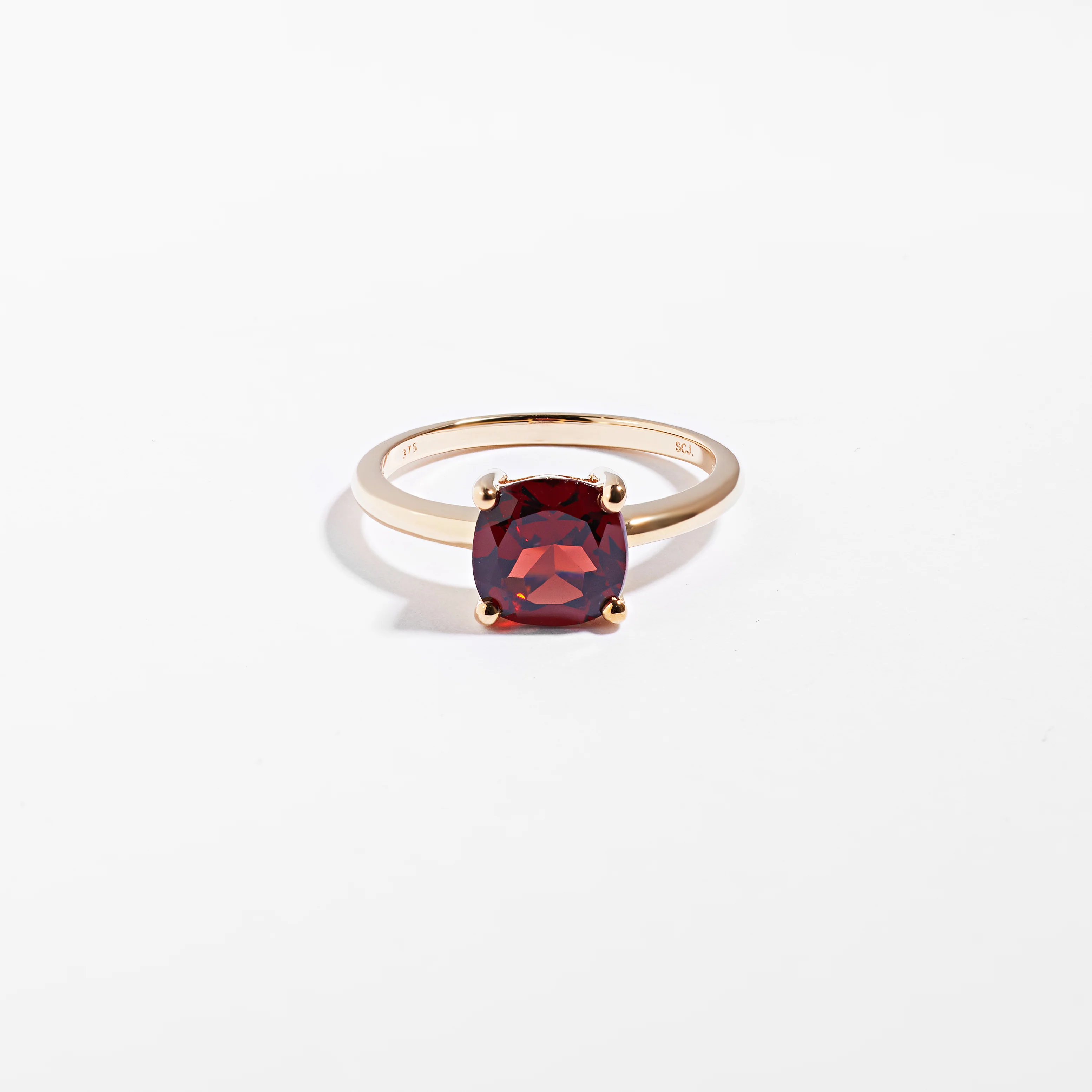 9K Yellow Gold Garnet January Birthstone Ring - Image 3