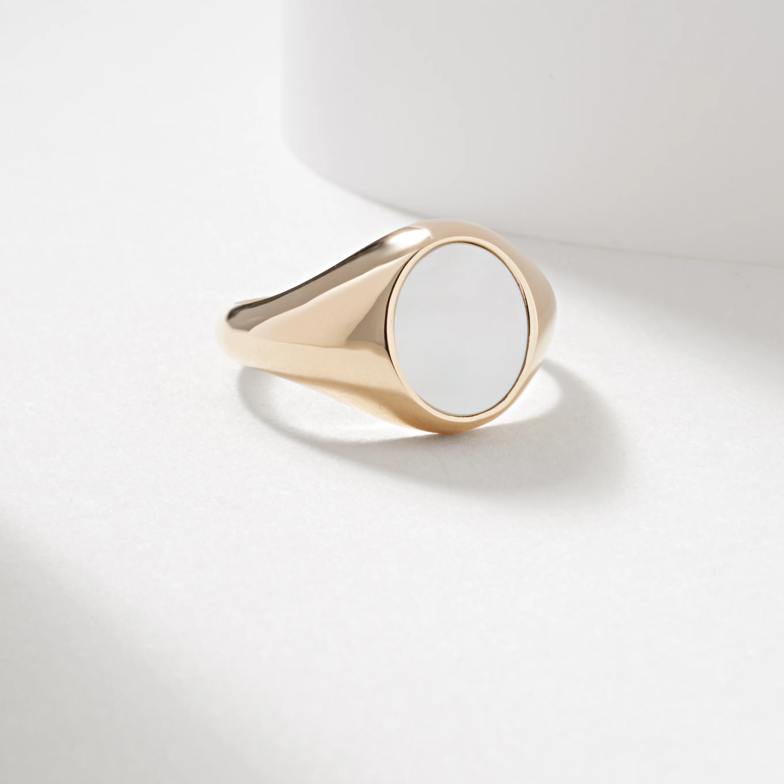 9K Yellow Gold Oval Mother Of Pearl Flat Top Dress Ring - Image 2