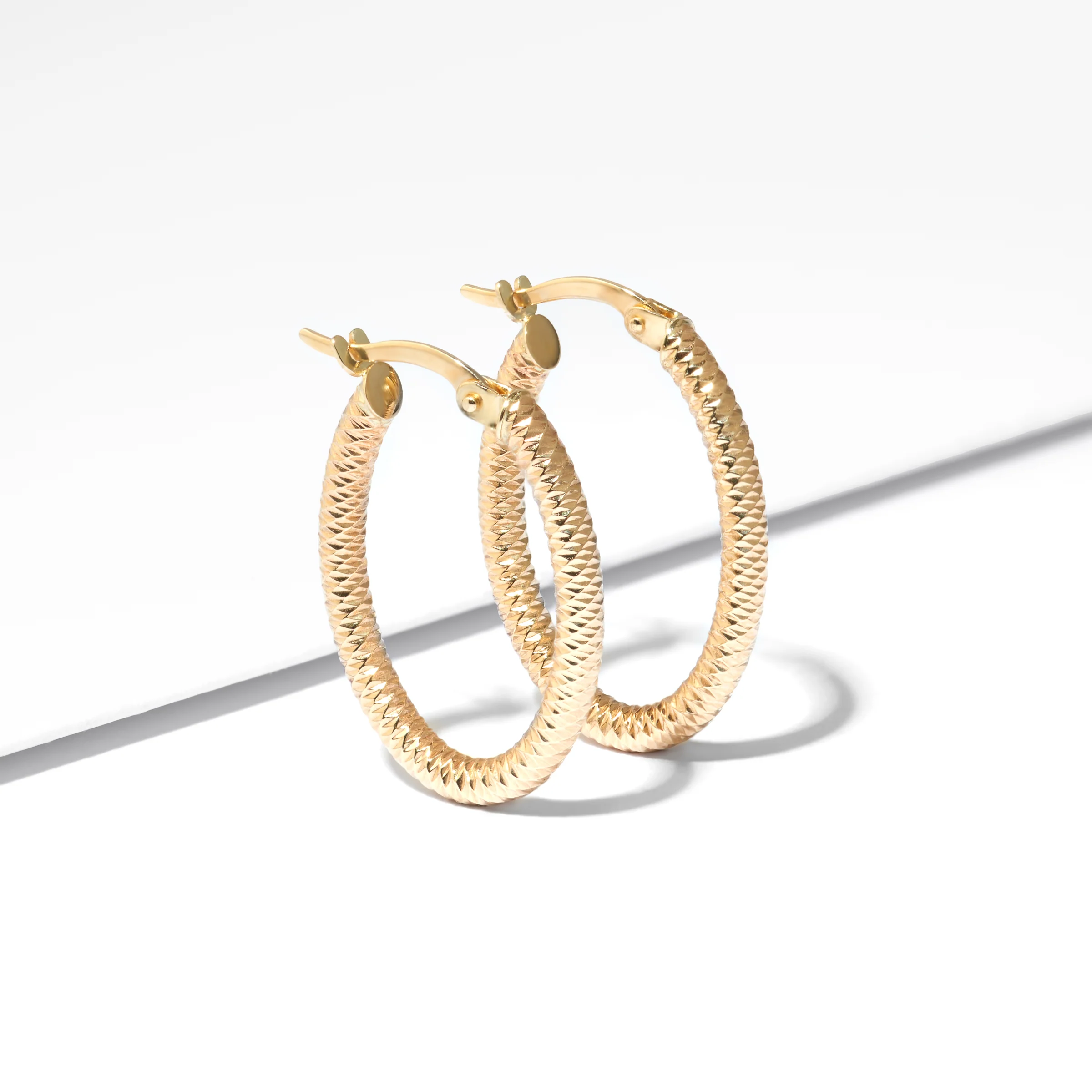 9K Yellow Gold Patterned Oval Hoop Earrings 20mm - Image 3