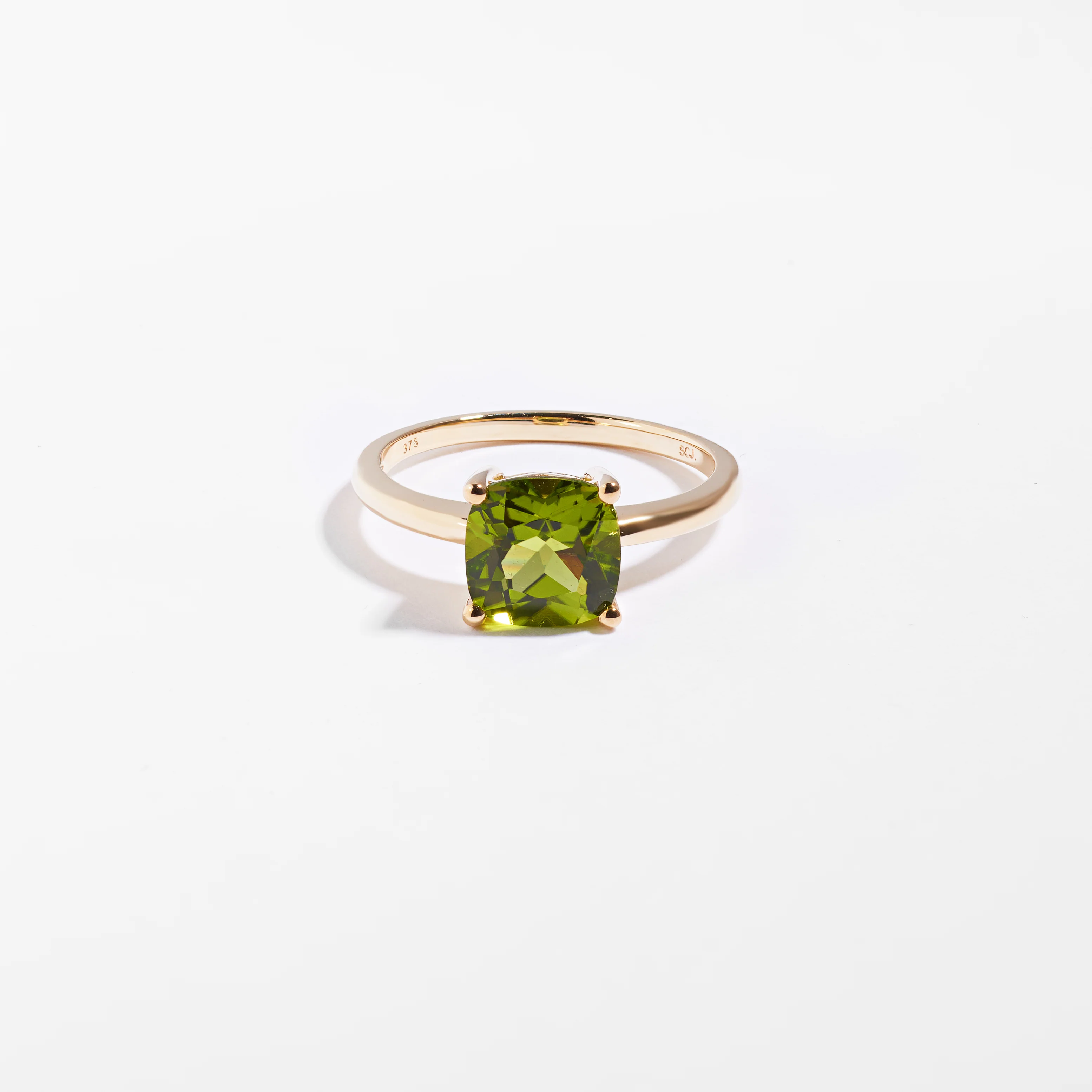 9K Yellow Gold Peridot August Birthstone ring - Image 3