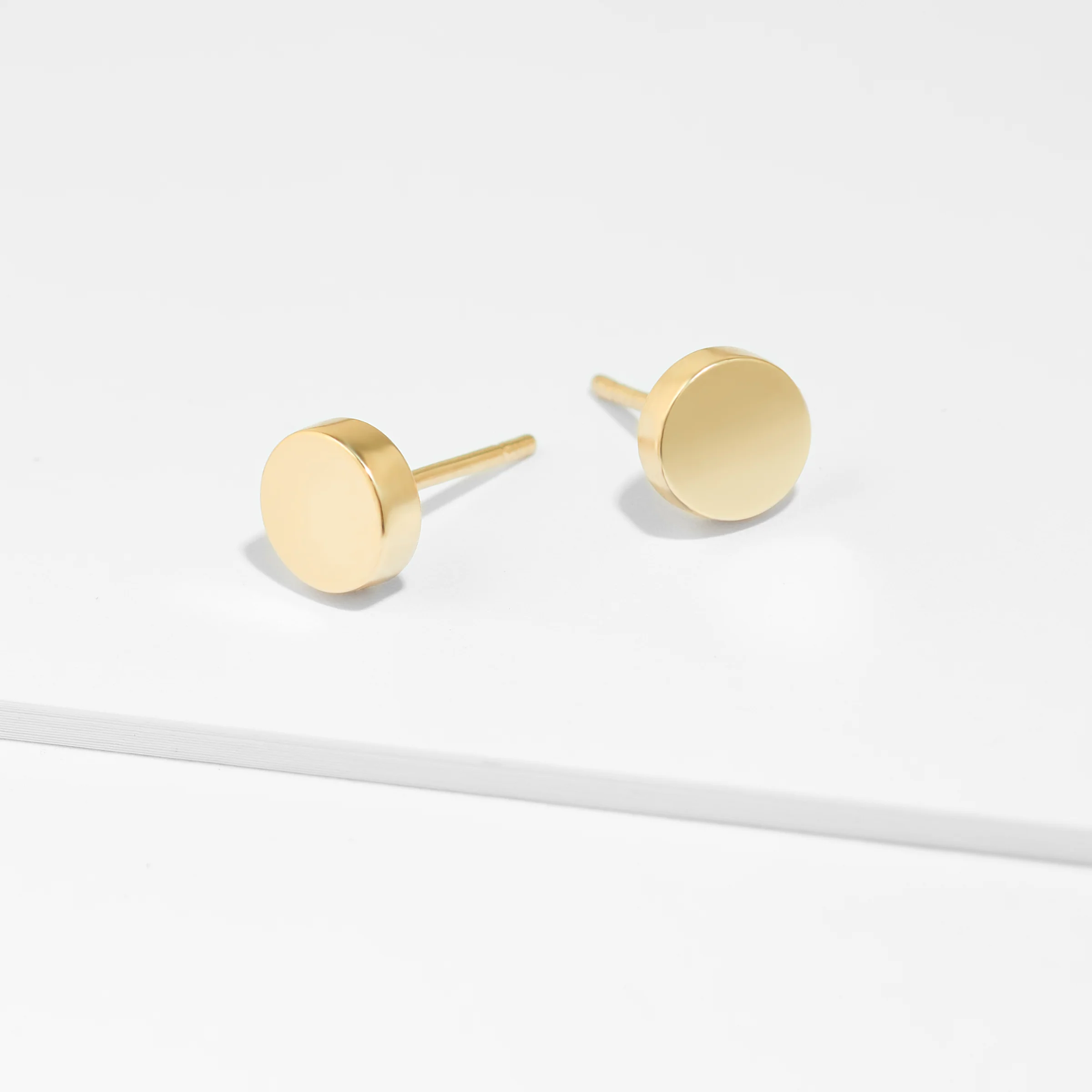 9K Yellow Gold Plain Disc Stud Earrings 6mm - Image 2