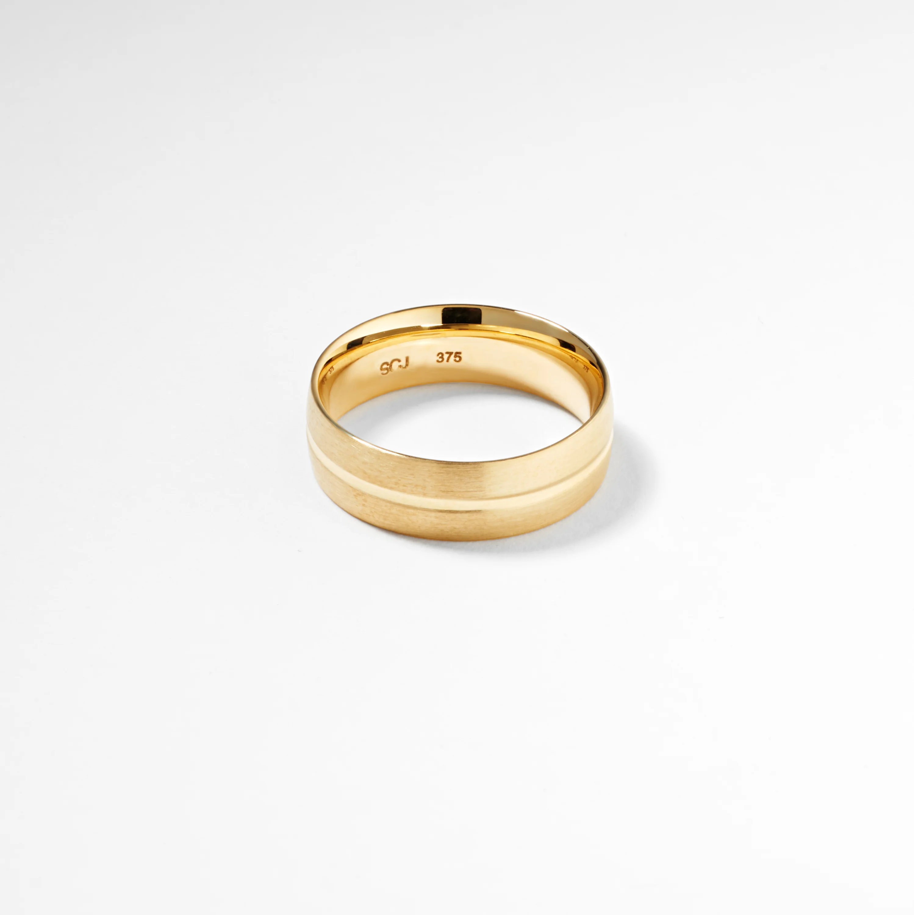 9K Yellow Gold Polished Centre Groove And Bevel Edges Band with Brushed Finish 7mm - Image 3