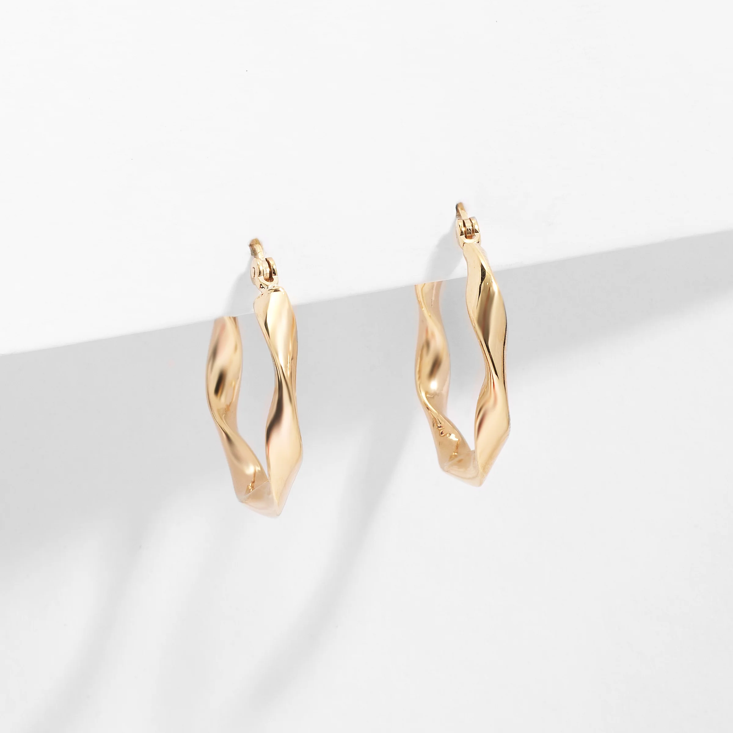 9K Yellow Gold Round Twist Hoop Earrings 15mm - Image 2