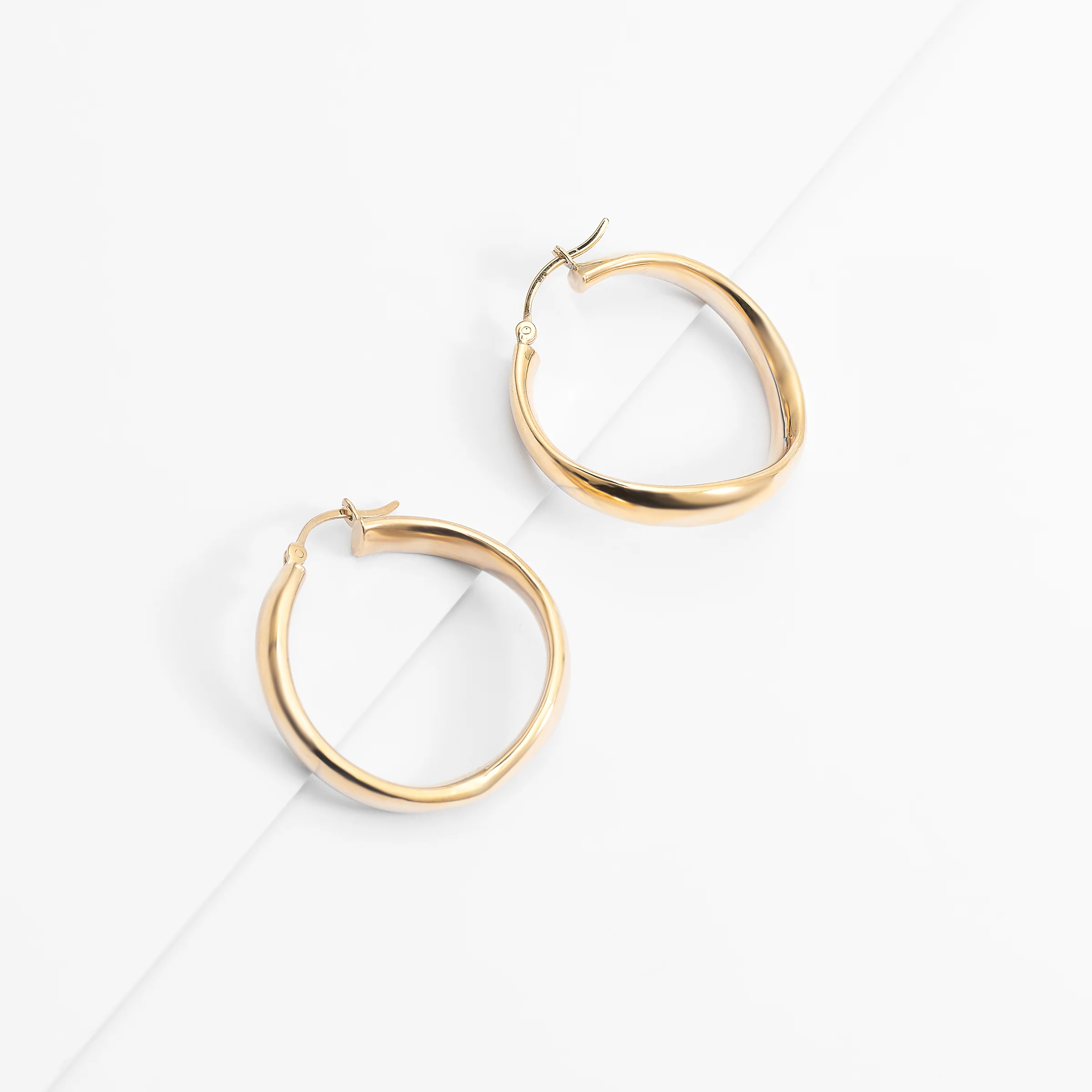 9k Yellow Gold Round Wave Hoop Earrings 25mm - Image 3