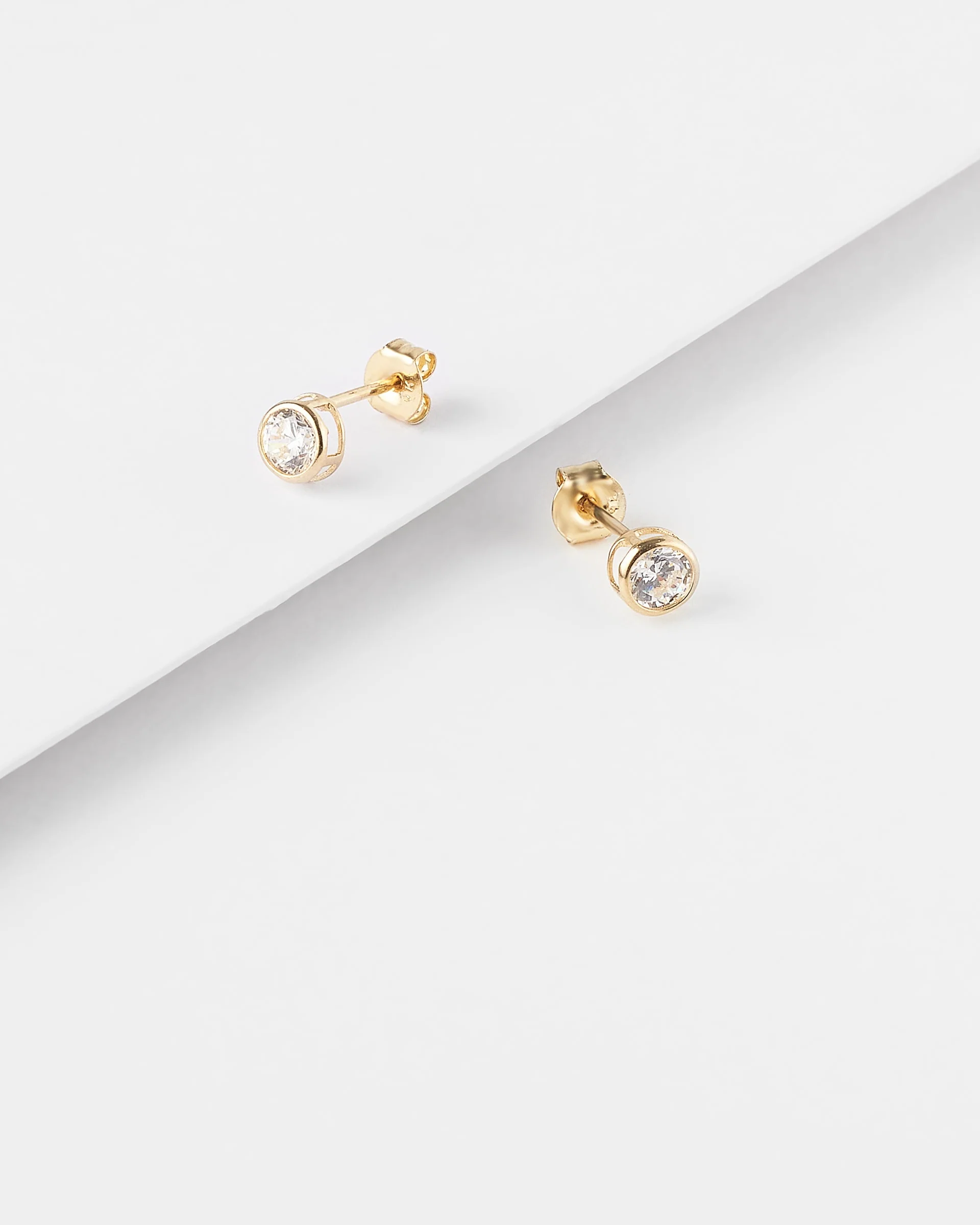 9K Yellow Gold Round Zirconia Bezel Set Stud Earrings 5mm - Image 2