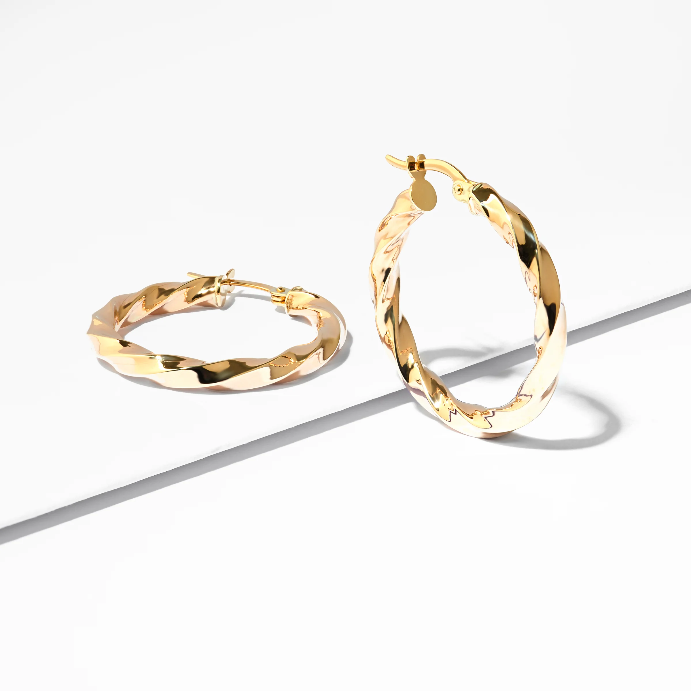 9K Yellow Gold Twist Hoop Earrings 20mm - Image 2