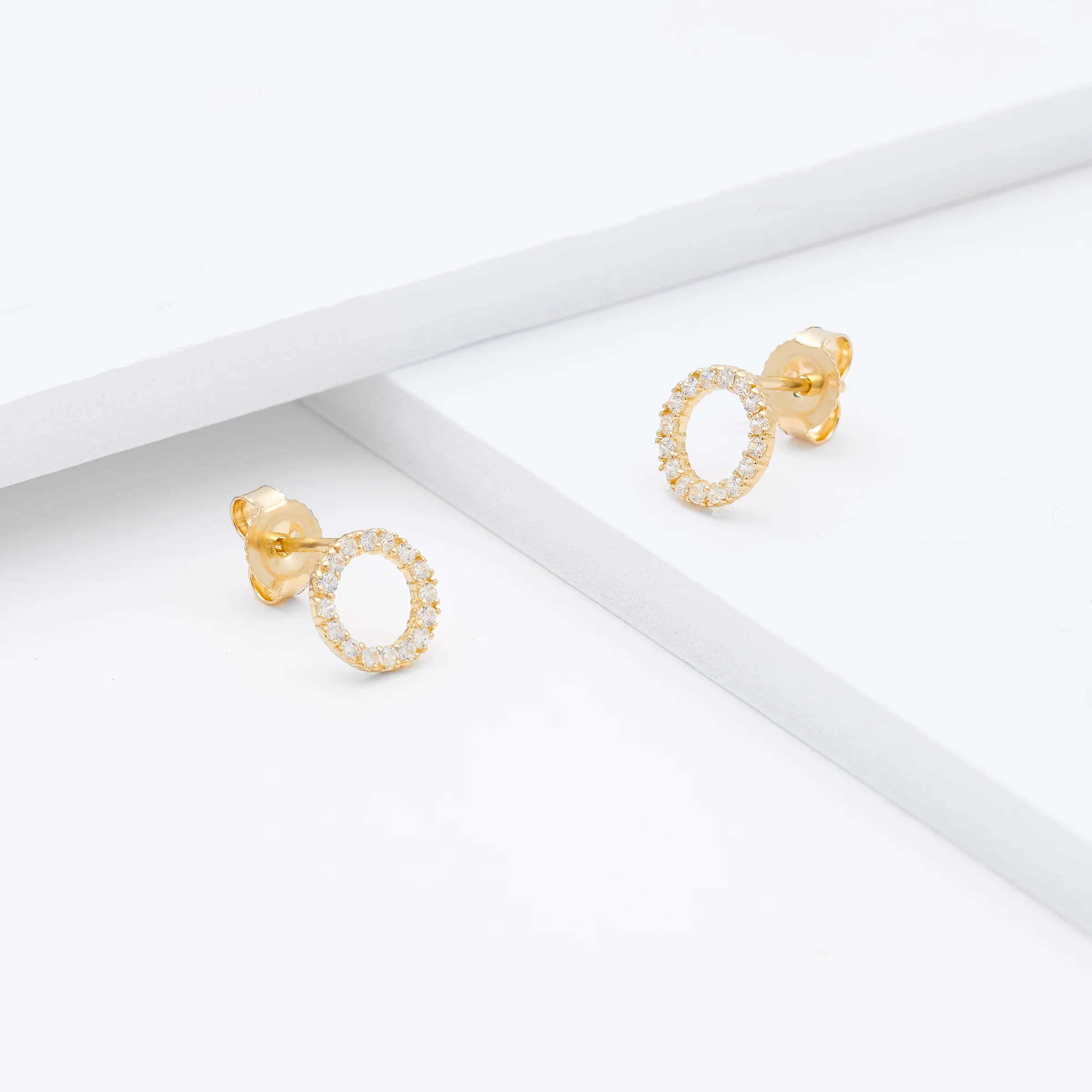 9K Yellow Gold Zirconia Circle Stud Earrings - Image 3