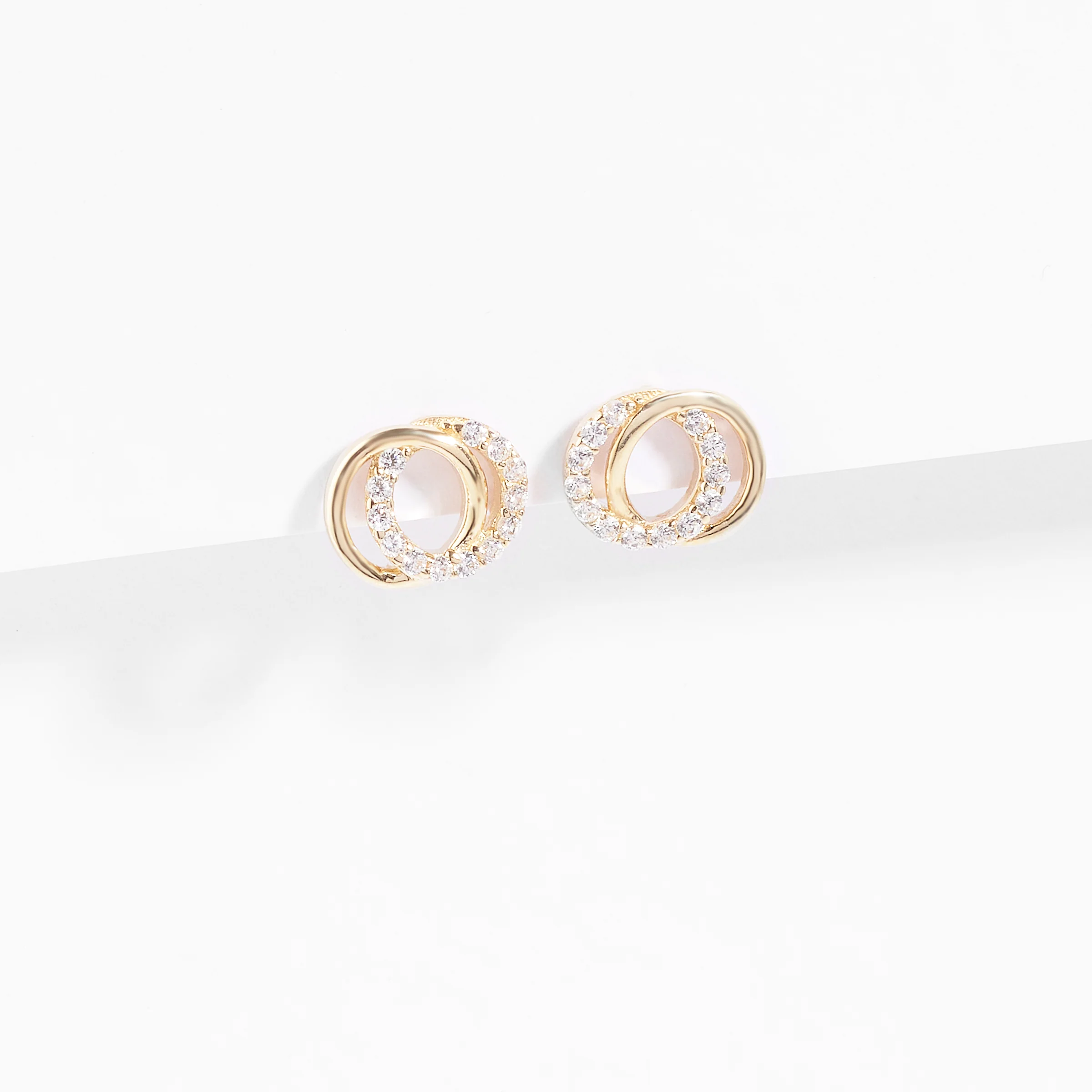 9K Yellow Gold Zirconia Double Circle Stud Earrings. - Image 2