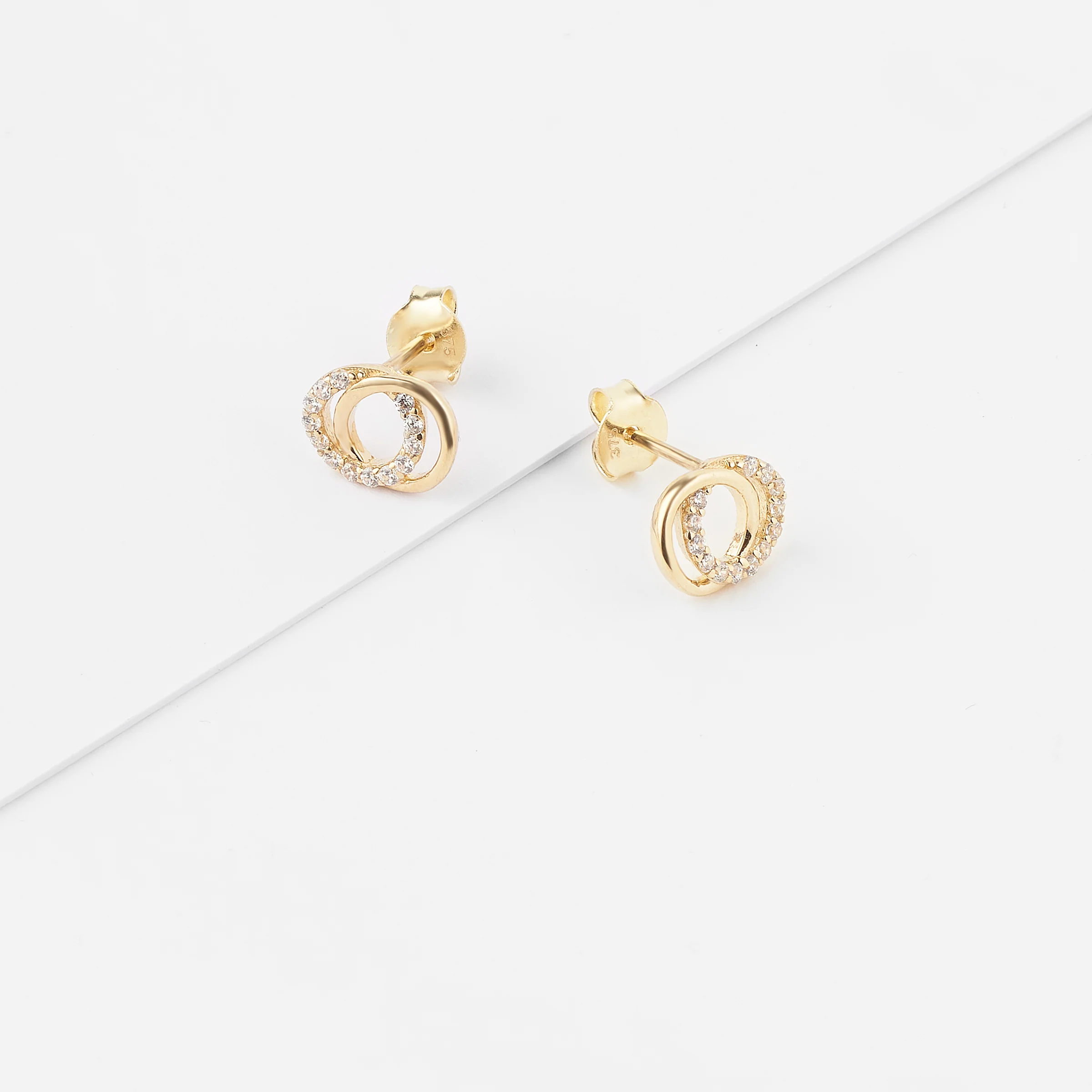 9K Yellow Gold Zirconia Double Circle Stud Earrings. - Image 3