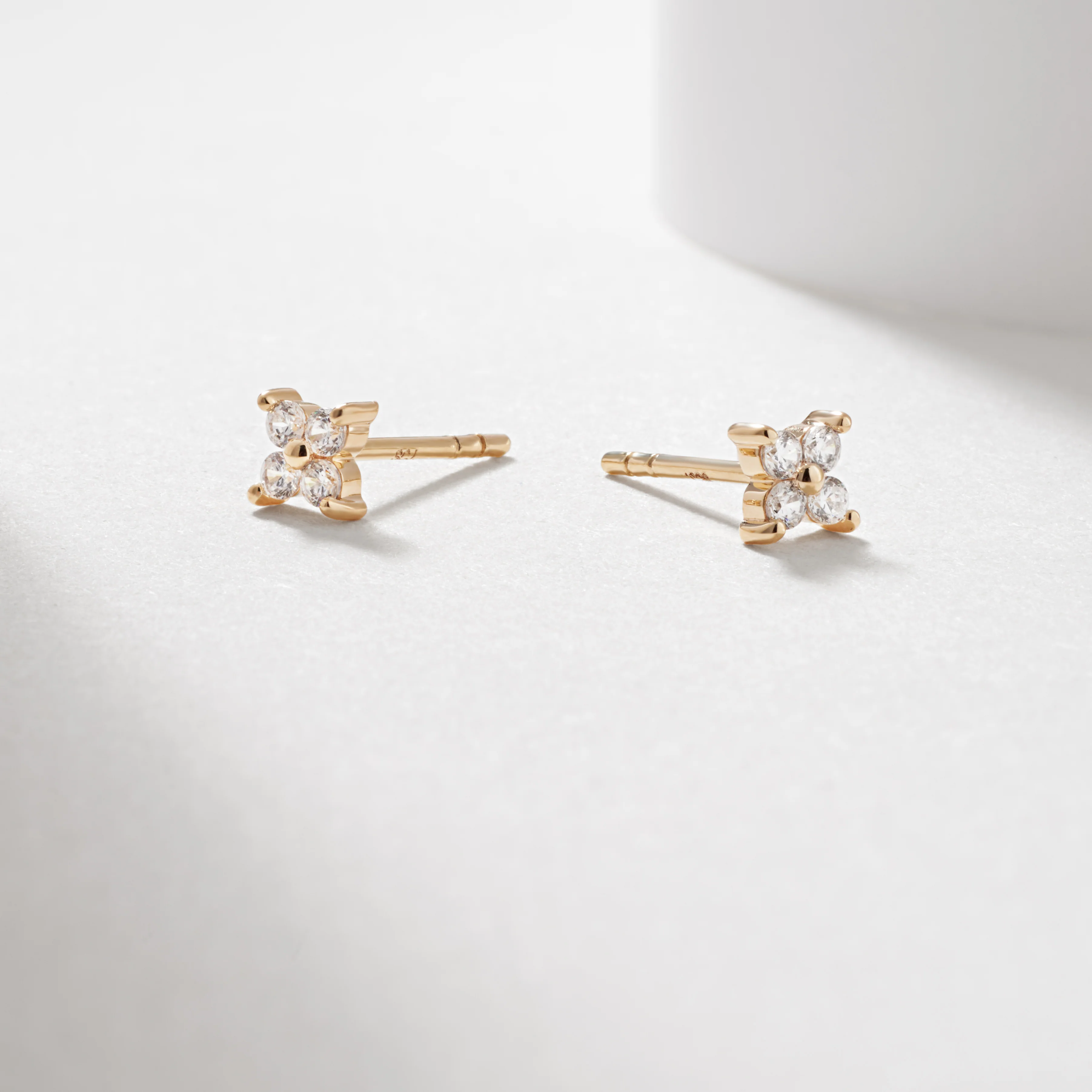 9K Yellow Gold Zirconia Flower Stud Earrings - Image 2