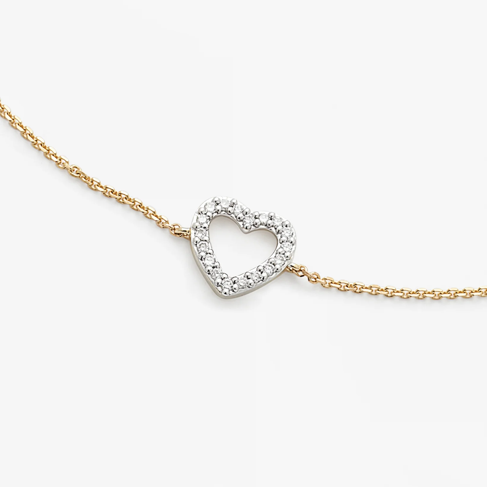 9Yw 0.07tdw round lab diamond claw set heart fine bracelet - Image 4