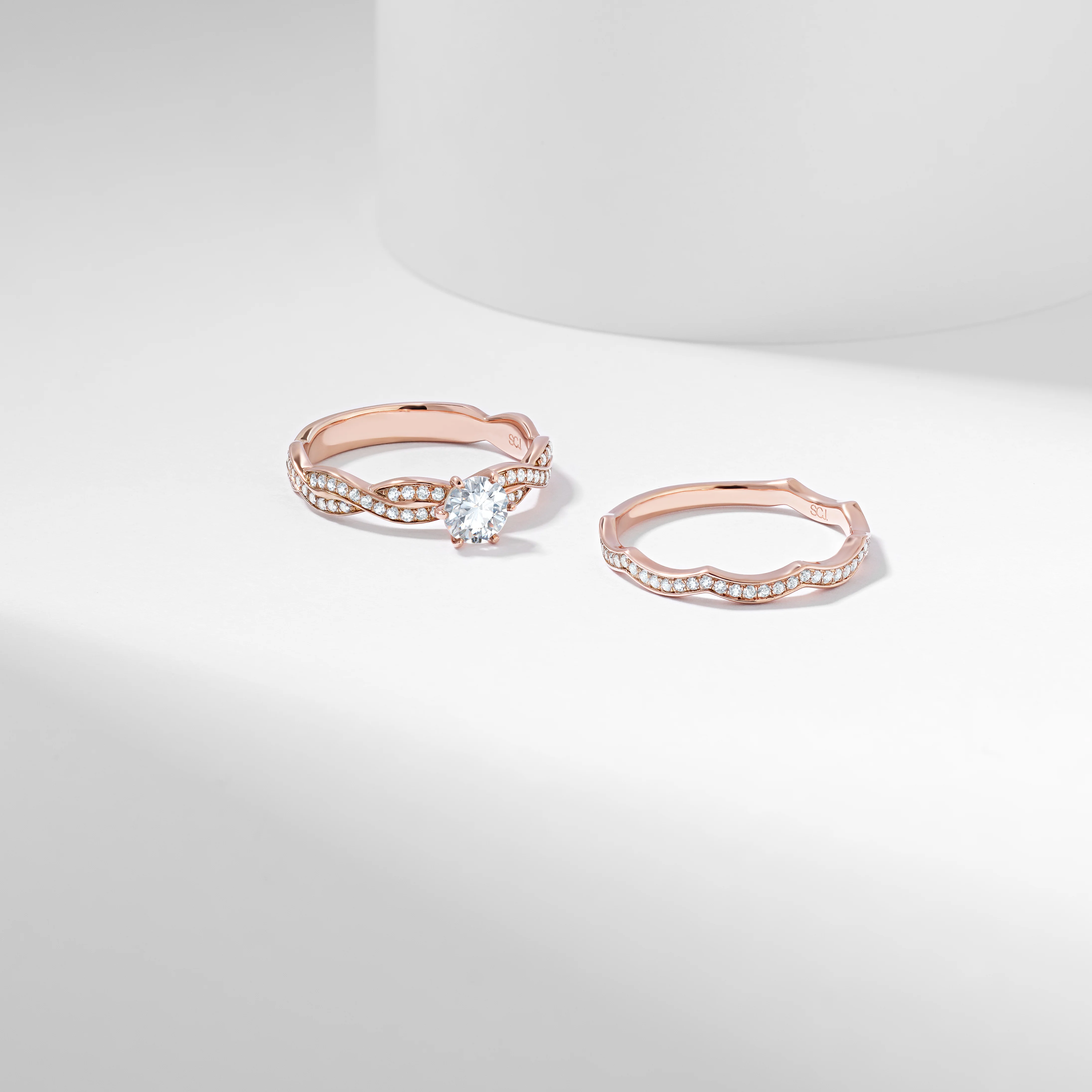 Bridal - 18K Rose Gold Round Brilliant Diamond Solitaire Entwined Band Bridal Set 0.8tdw - Image 3