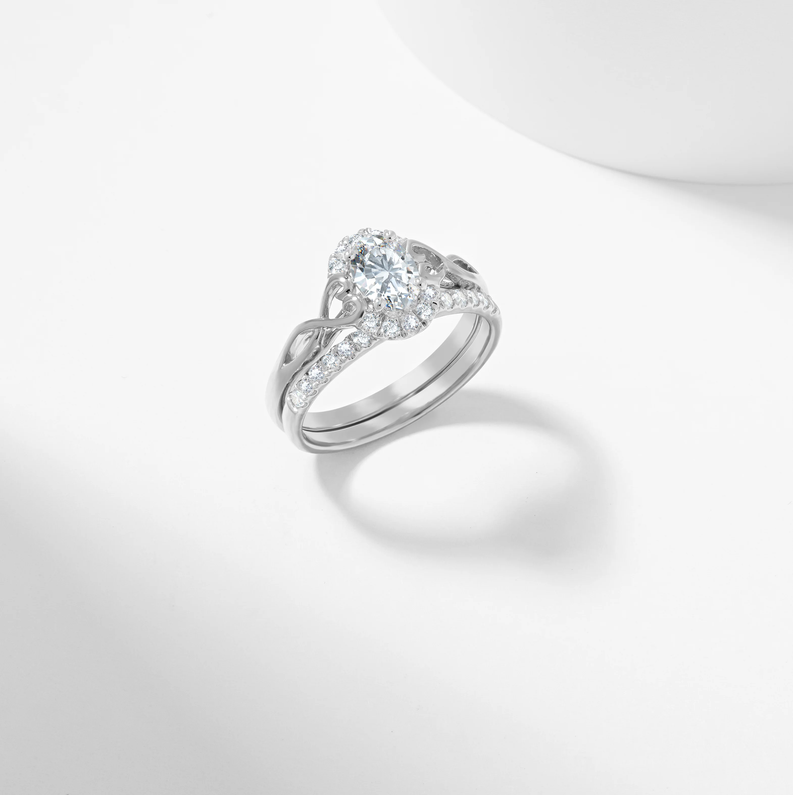 18k Rose Gold Oval Diamond Bridal Set 1.1tdw - Image 3