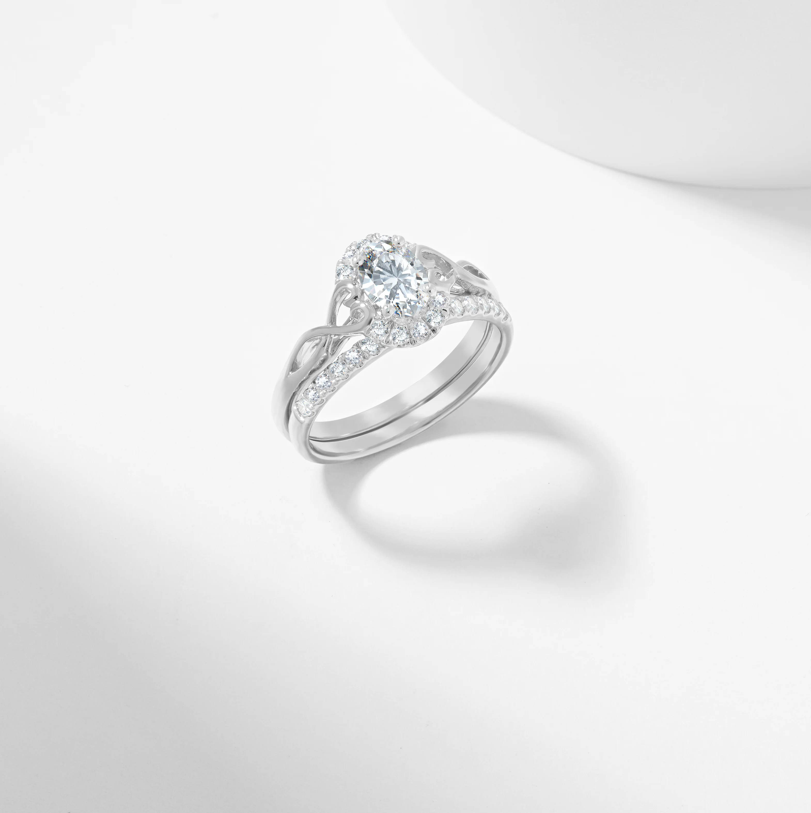 18k Rose Gold Oval Diamond Bridal Set 1.1tdw - Image 5