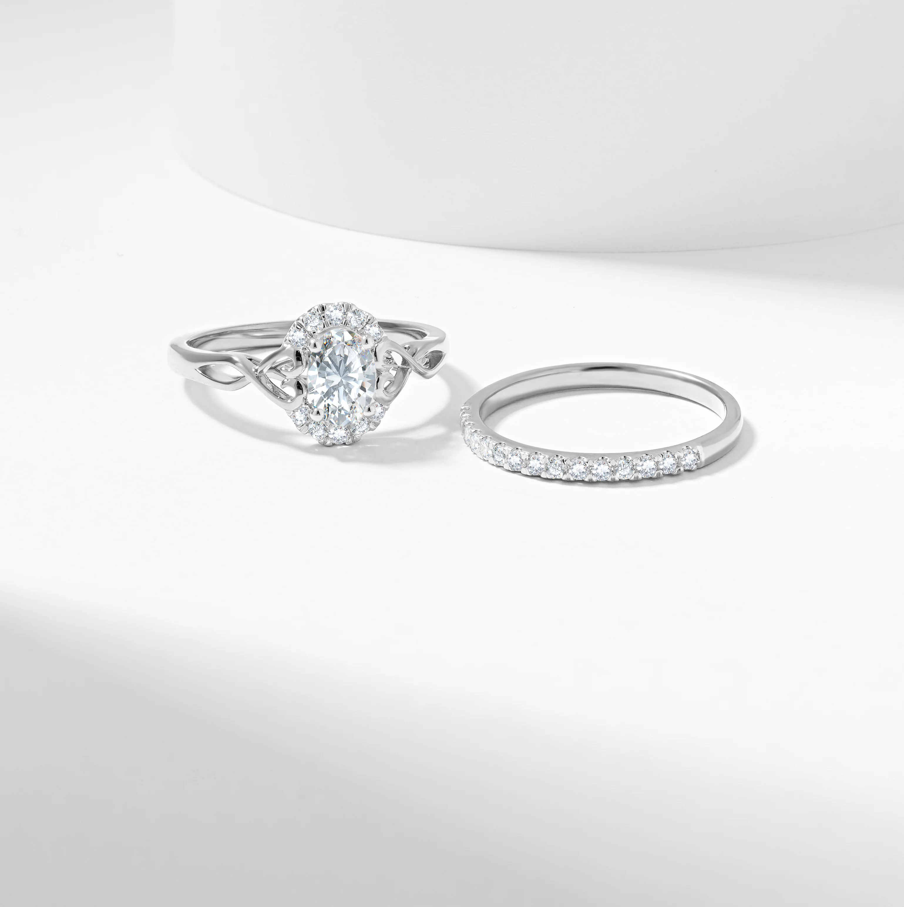 18k Rose Gold Oval Diamond Bridal Set 1.1tdw - Image 6