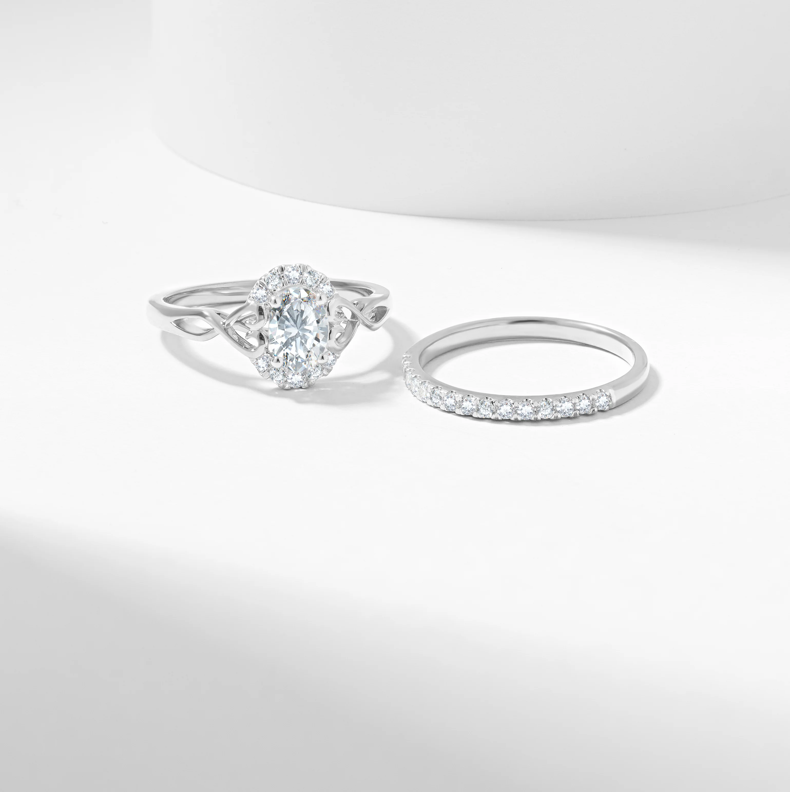 18k Rose Gold Oval Diamond Bridal Set 1.1tdw - Image 8