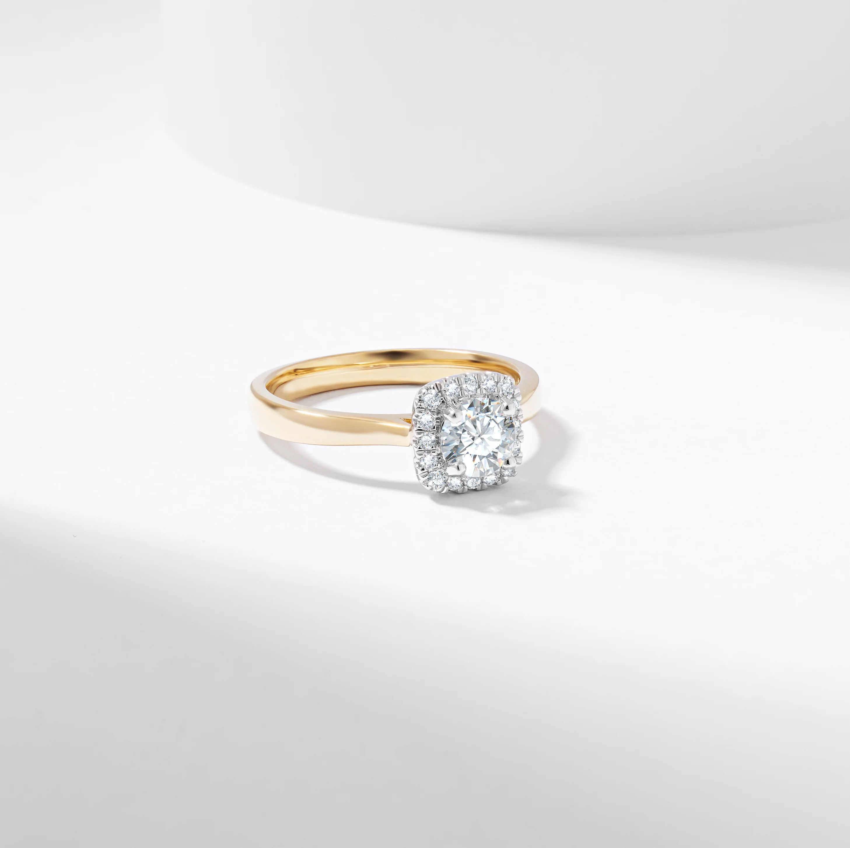 Round Brilliant Diamond Halo Engagement Ring 0.73tdw - Image 5