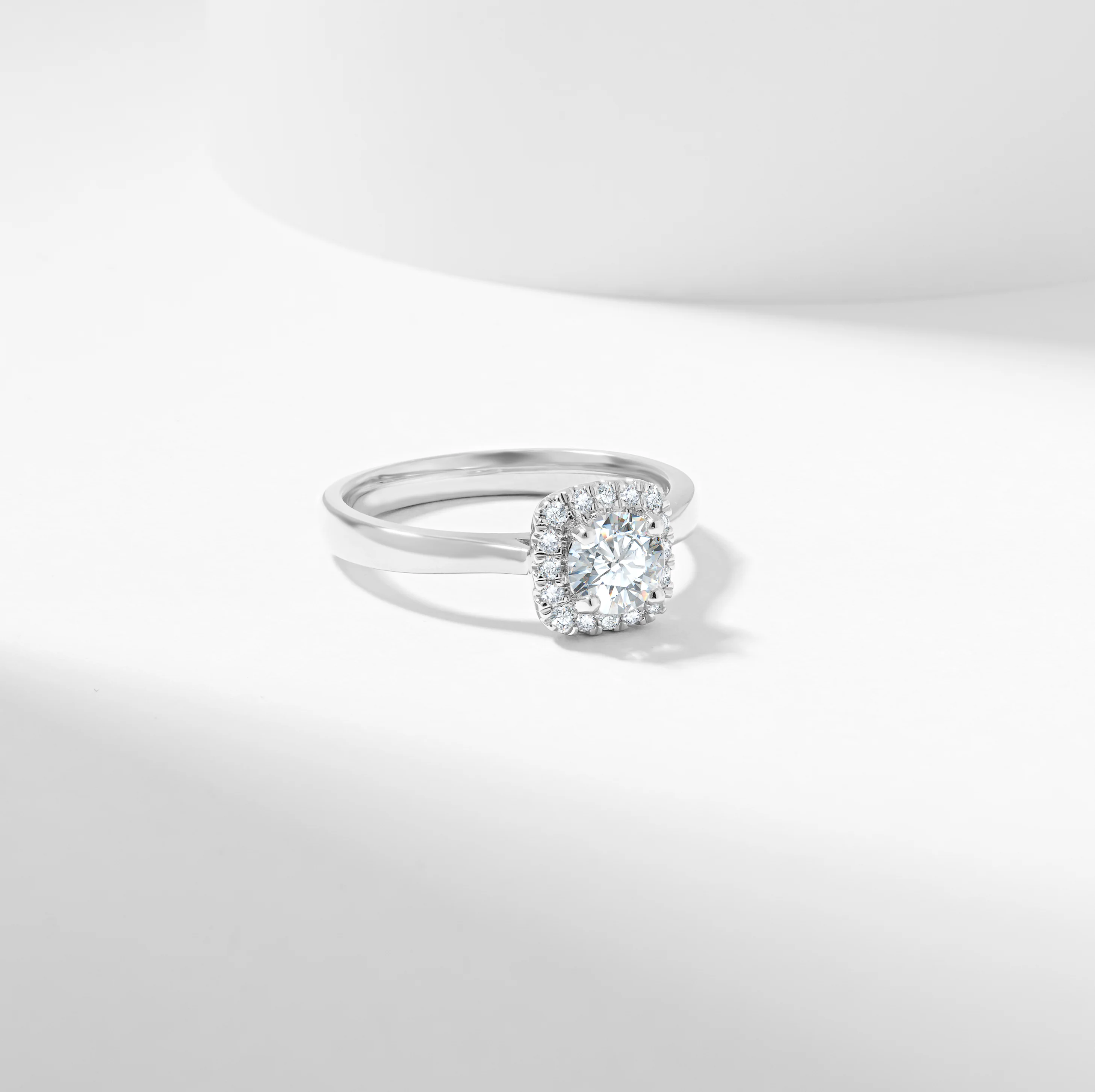Round Brilliant Diamond Halo Engagement Ring 0.73tdw - Image 4