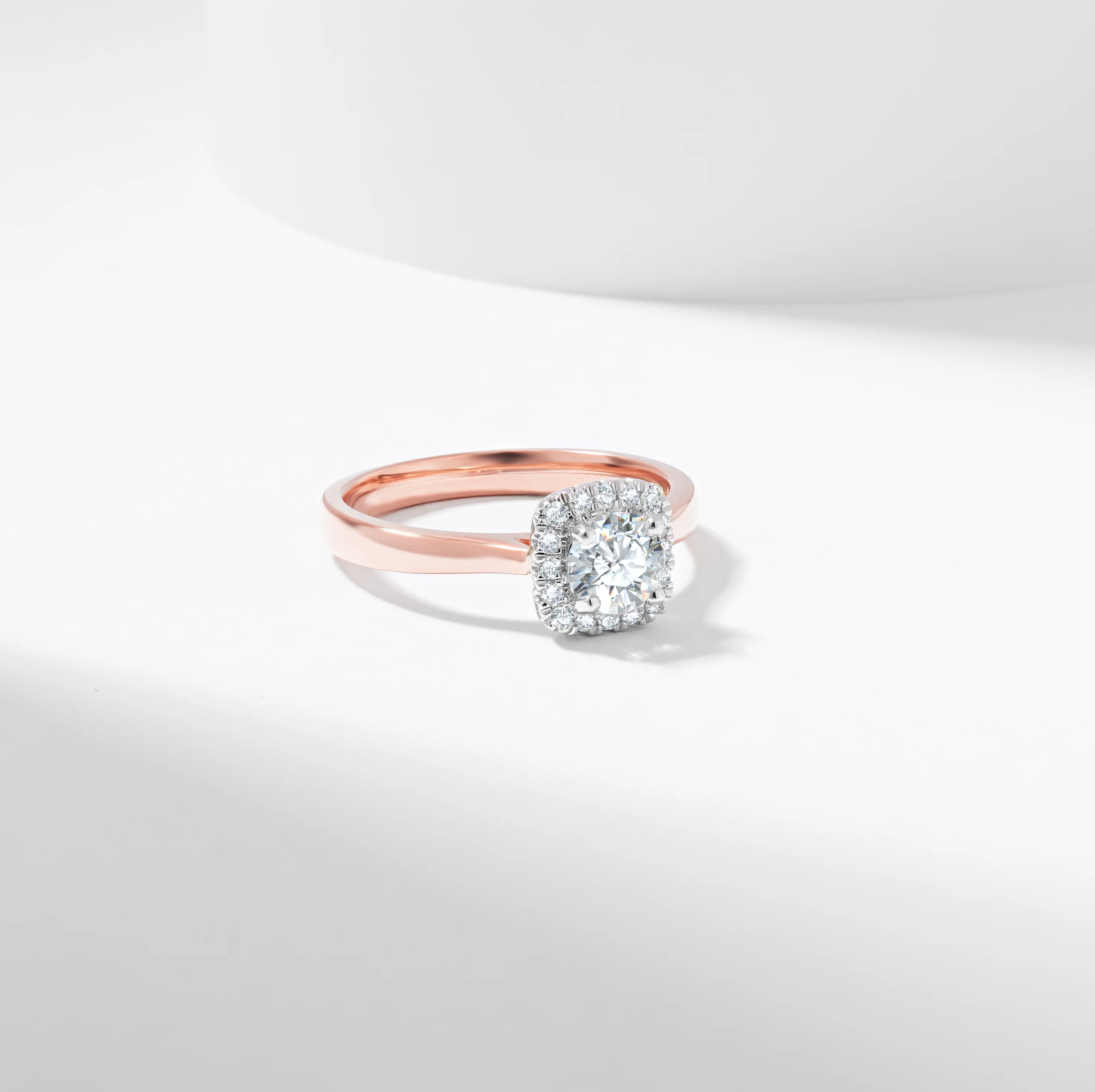 Round Brilliant Diamond Halo Engagement Ring 0.73tdw - Image 3