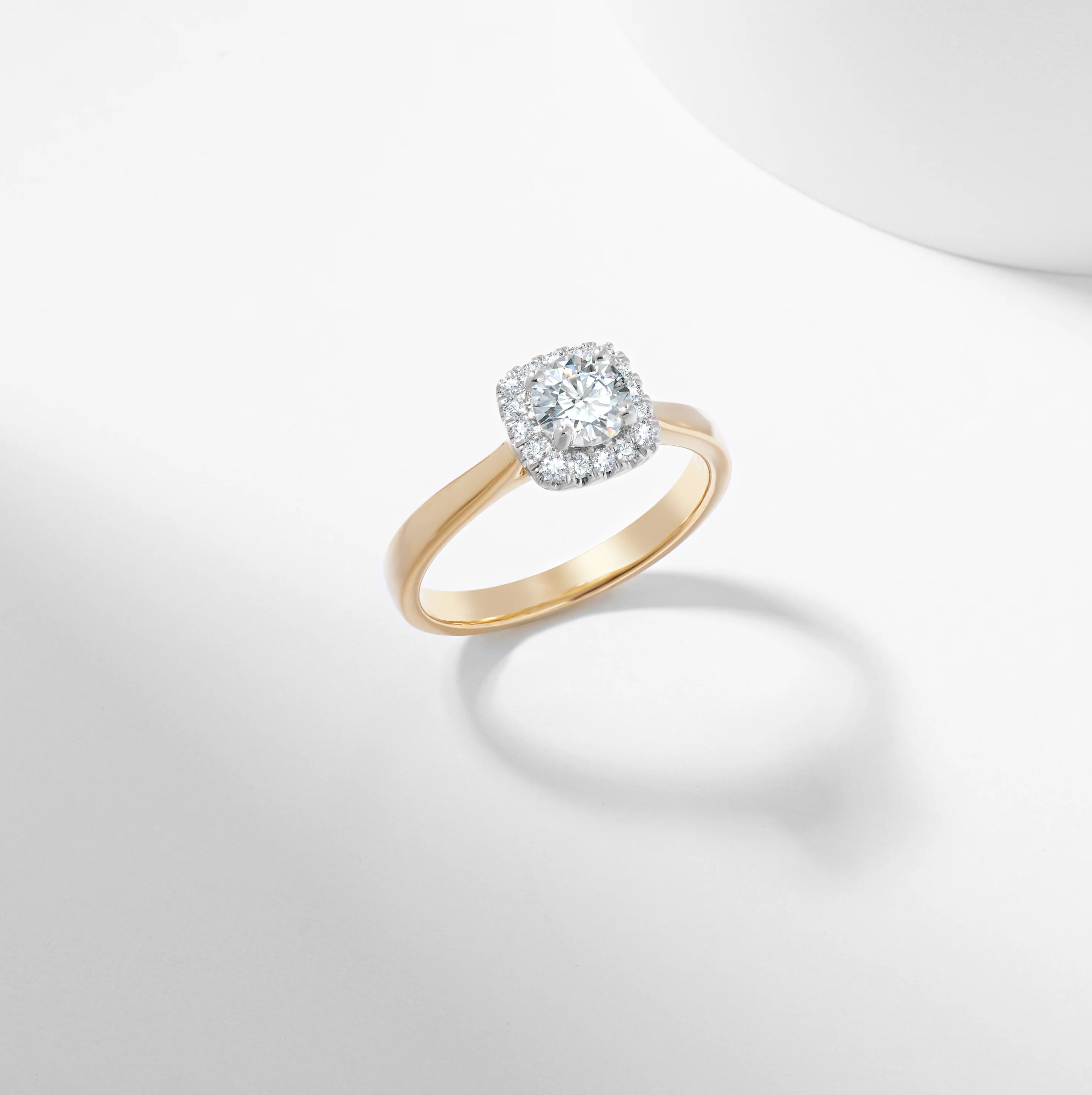Round Brilliant Diamond Halo Engagement Ring 0.73tdw - Image 9