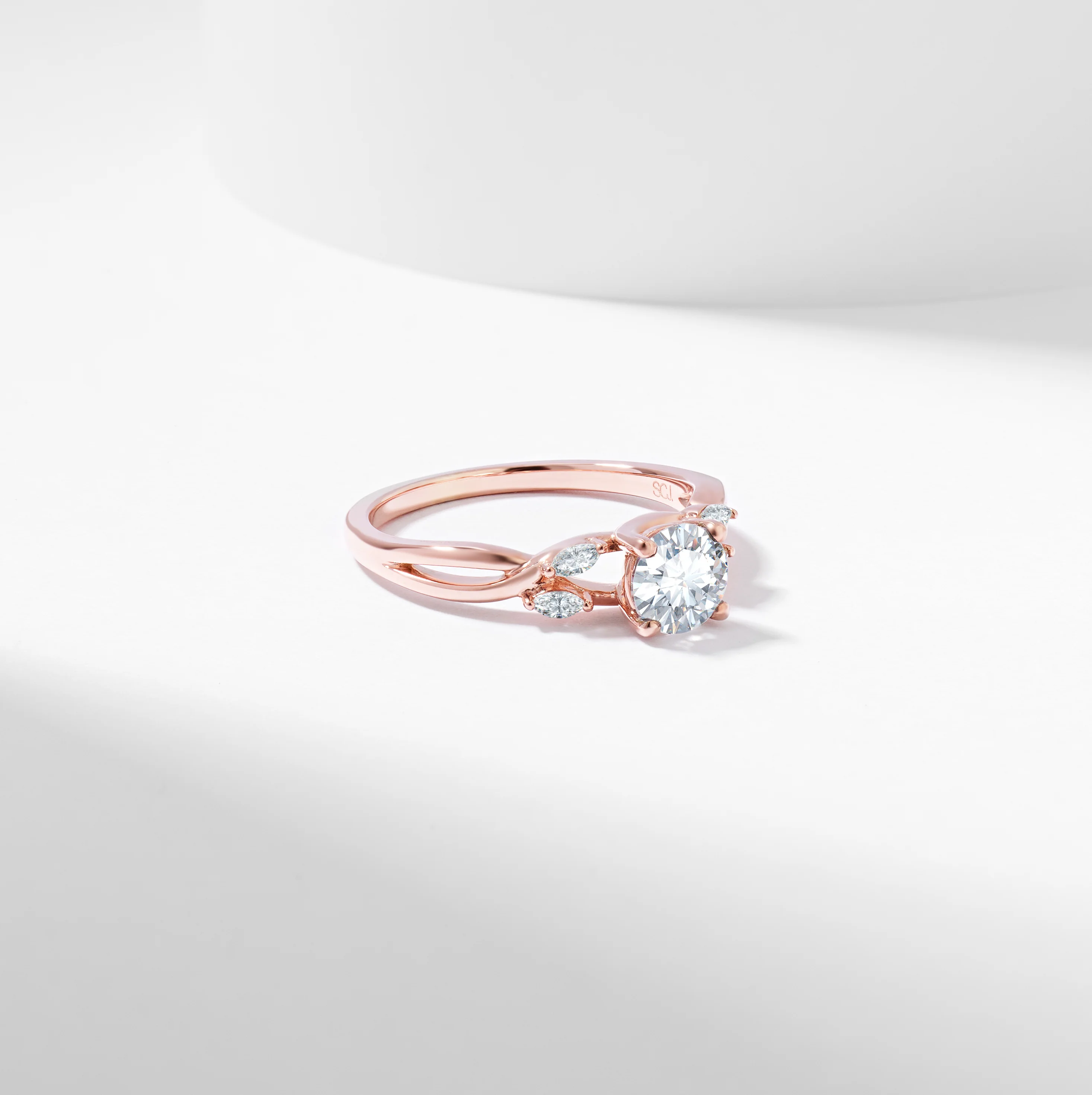 Round Brilliant Diamond Solitaire with Marquise Shoulder Accents Engagement Ring 1.0tdw - Image 3